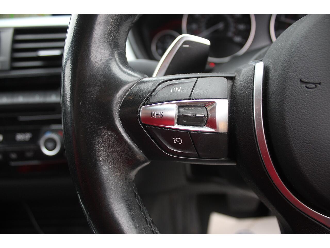 BMW 3 Series view 24
