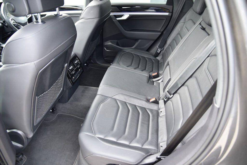 Volkswagen Touareg view 25