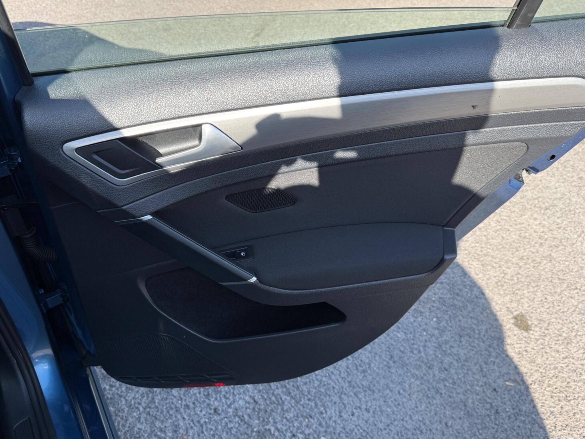 Volkswagen Golf - Image 38