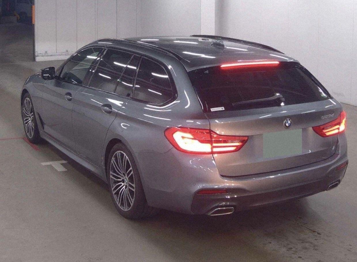 BMW 5 Series view 4