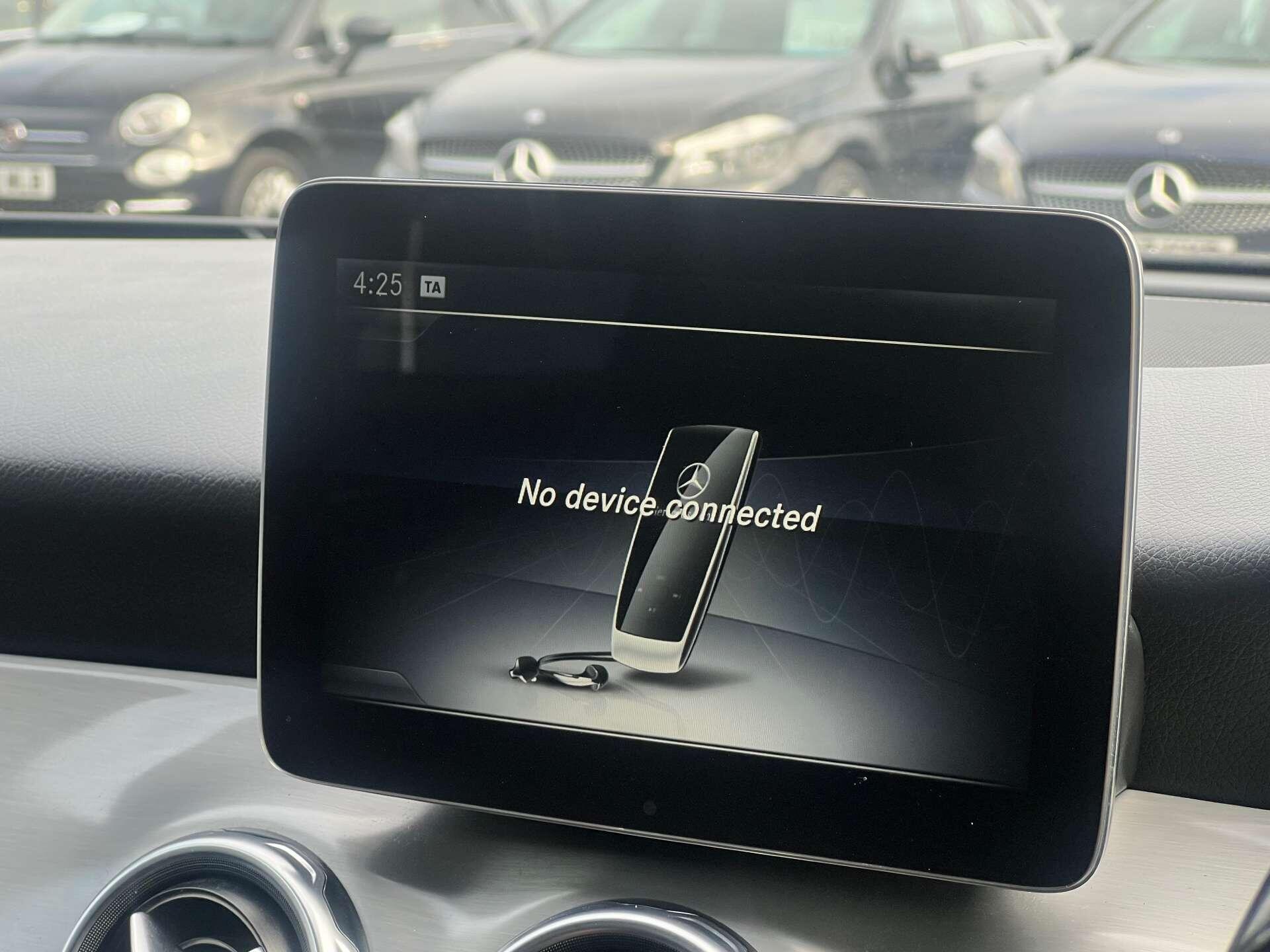 Mercedes-Benz GLA view 24