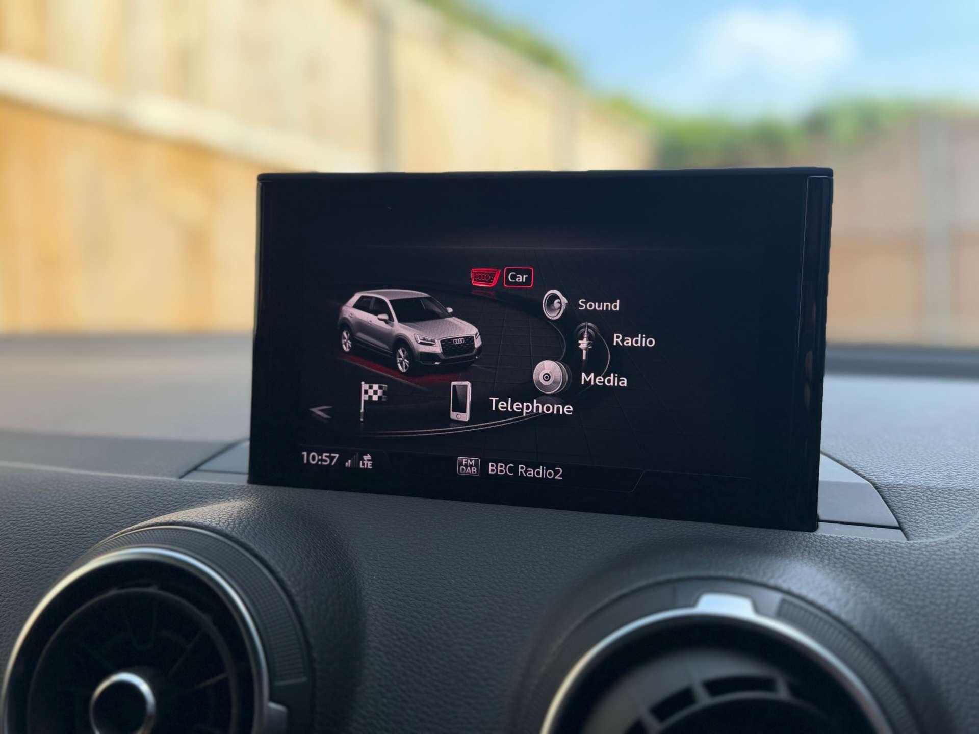 Audi Q2 view 22