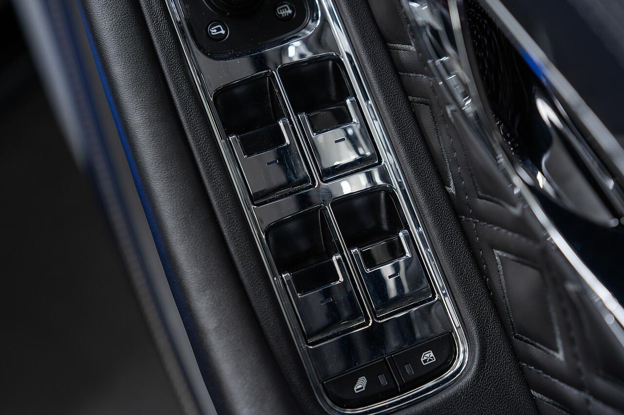 Bentley Continental view 24