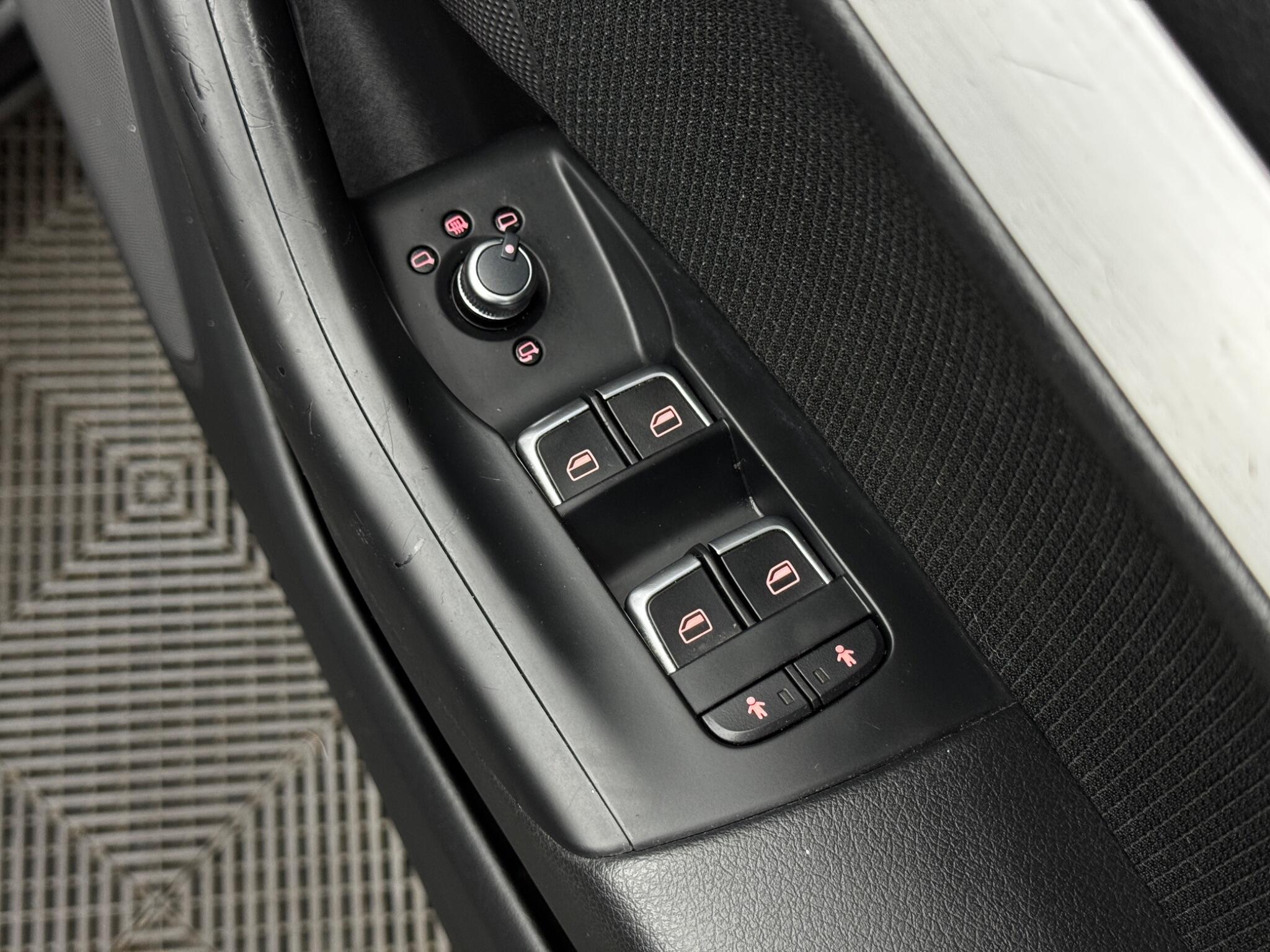 Audi Q3 view 43