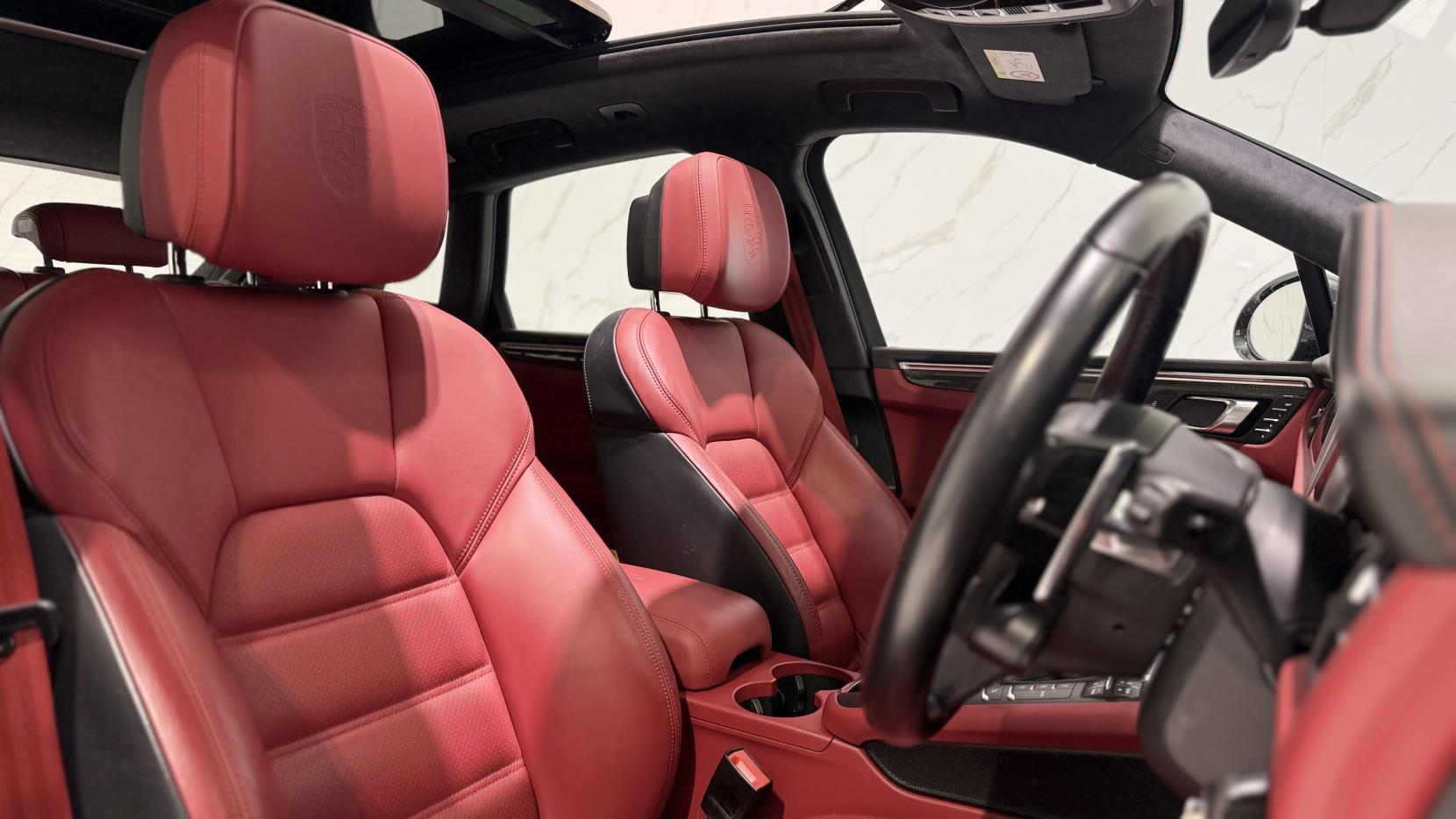 Porsche Macan view 3