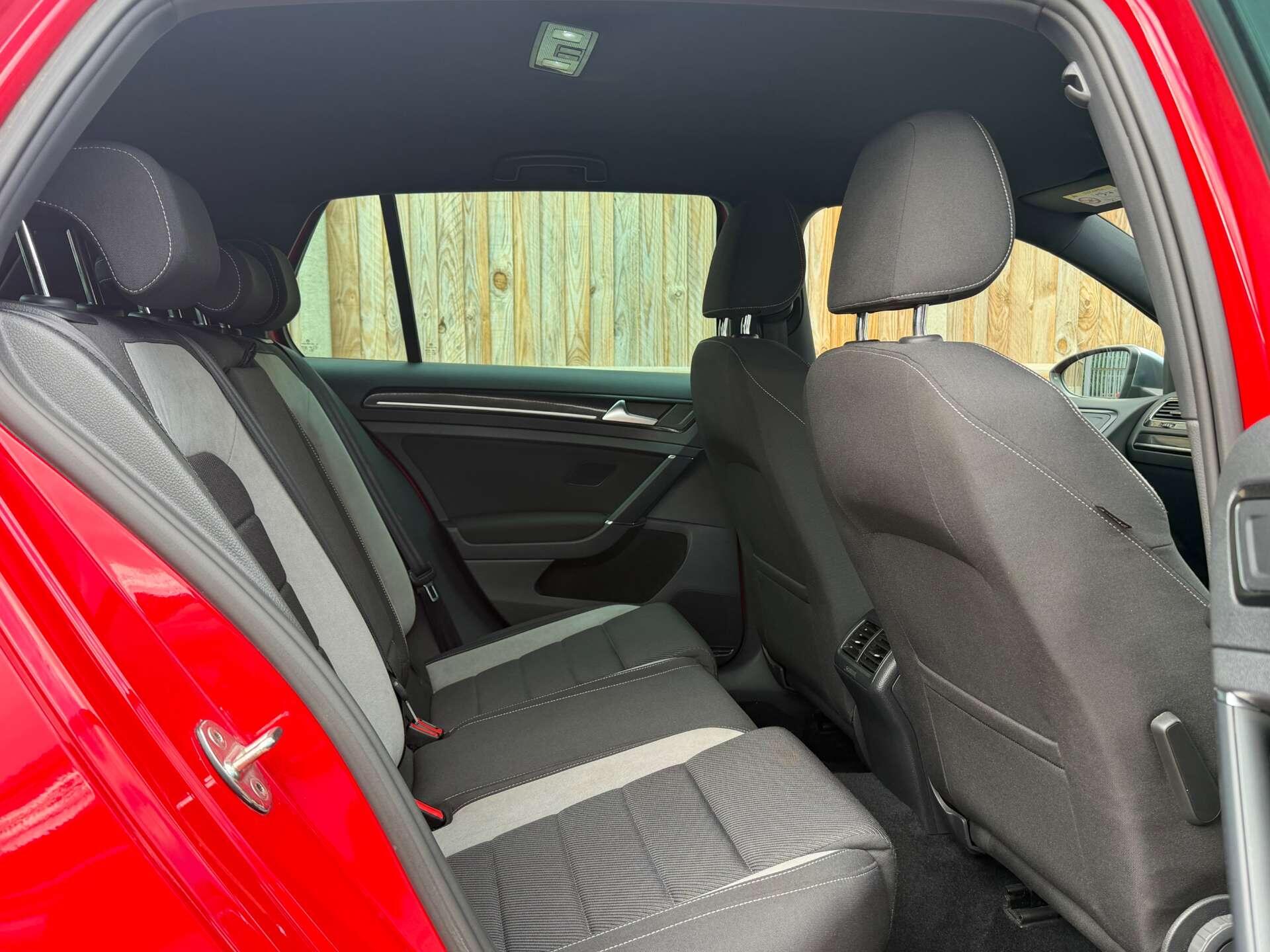 Volkswagen Golf view 21