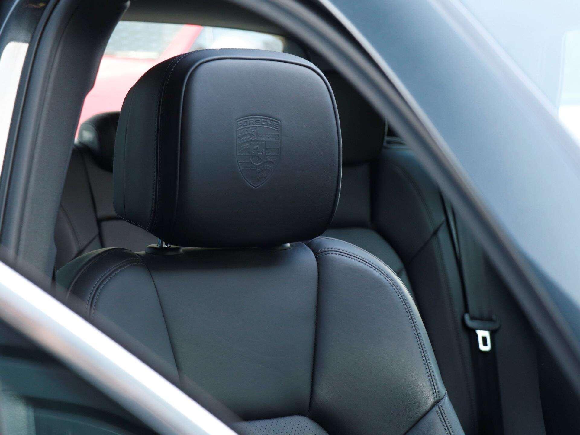 Porsche Macan view 23