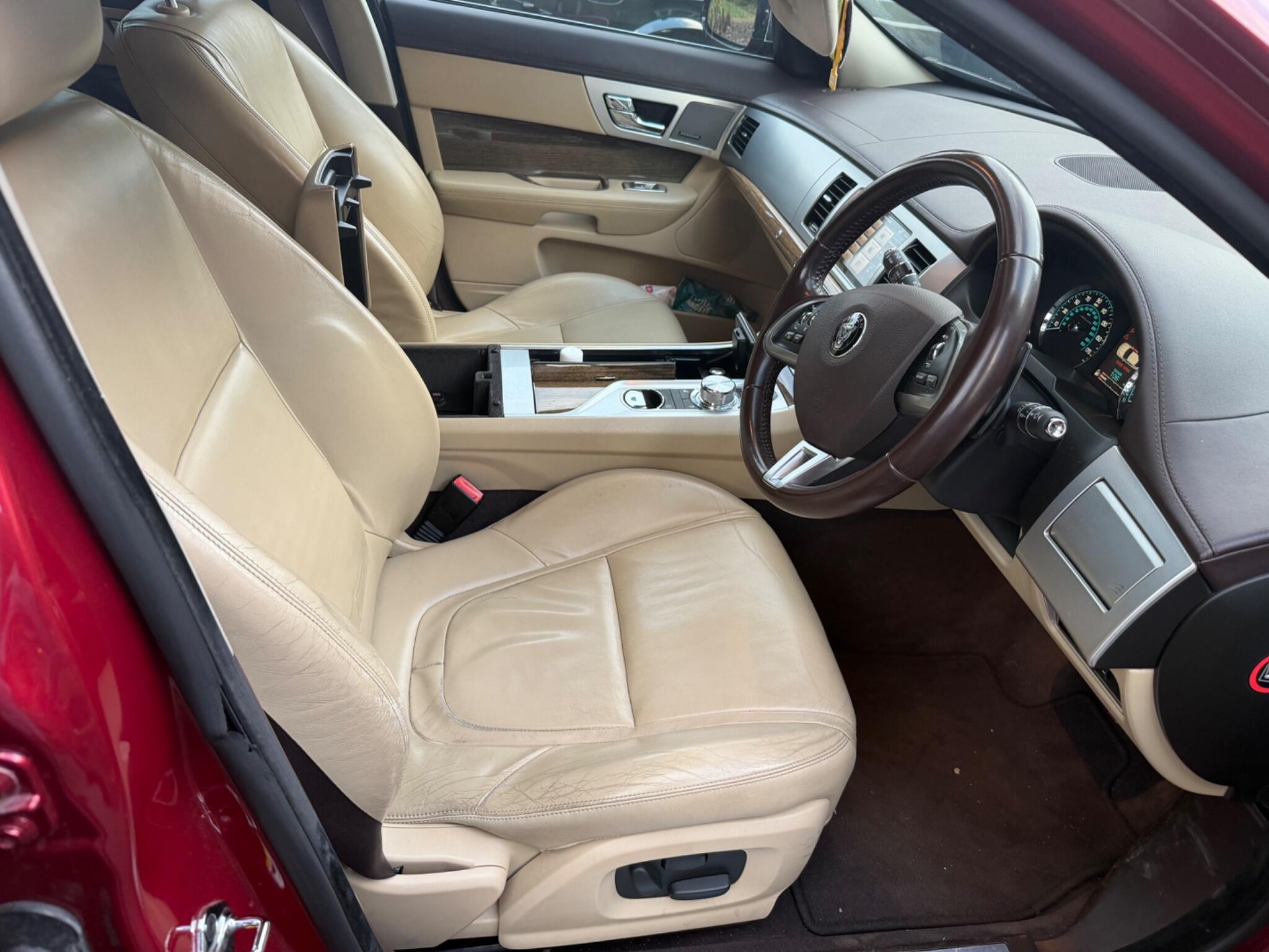 Jaguar XF view 56