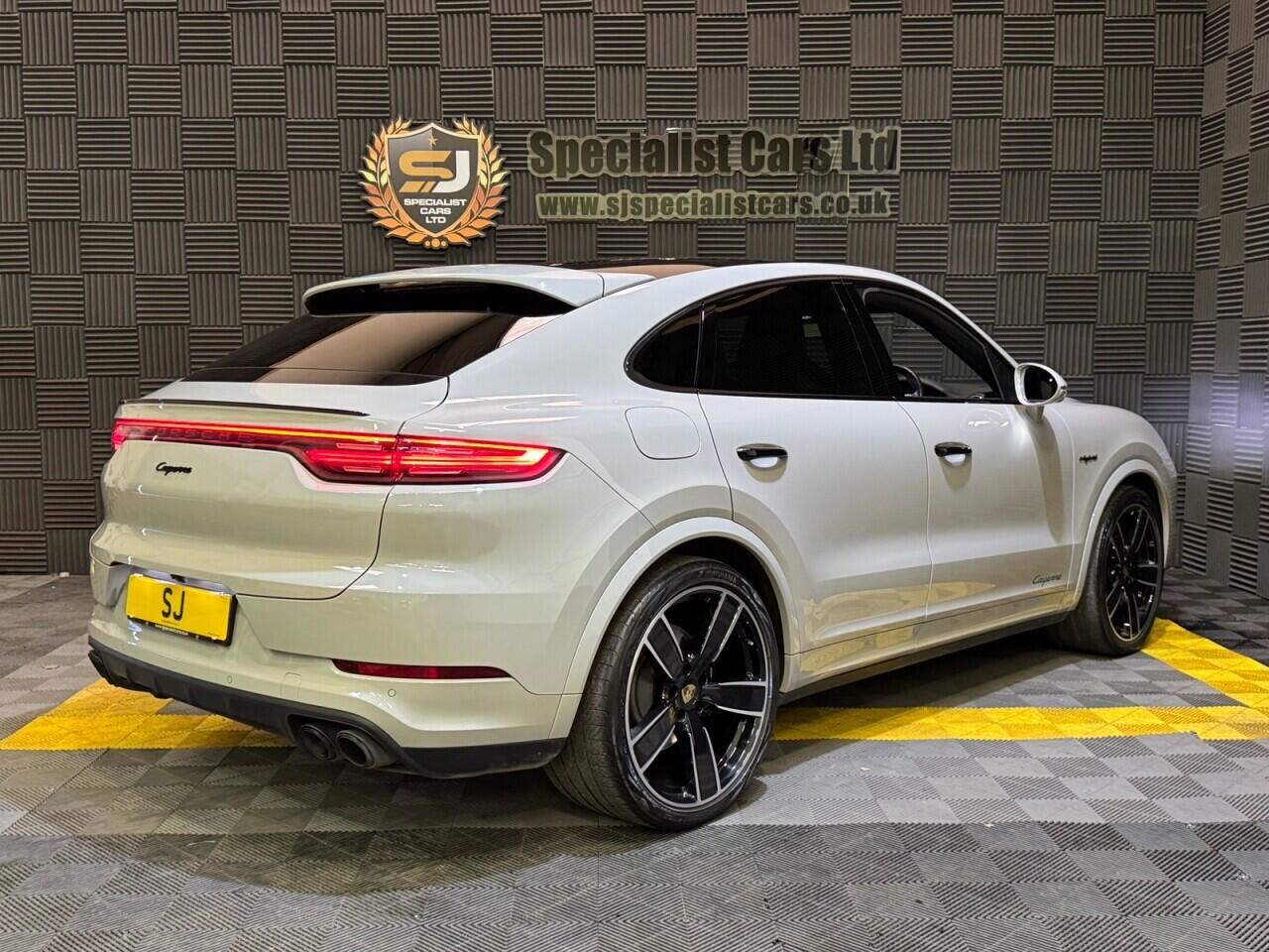 Porsche Cayenne view 25
