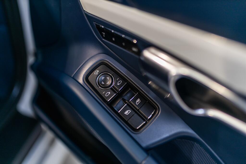 Porsche Cayman view 19