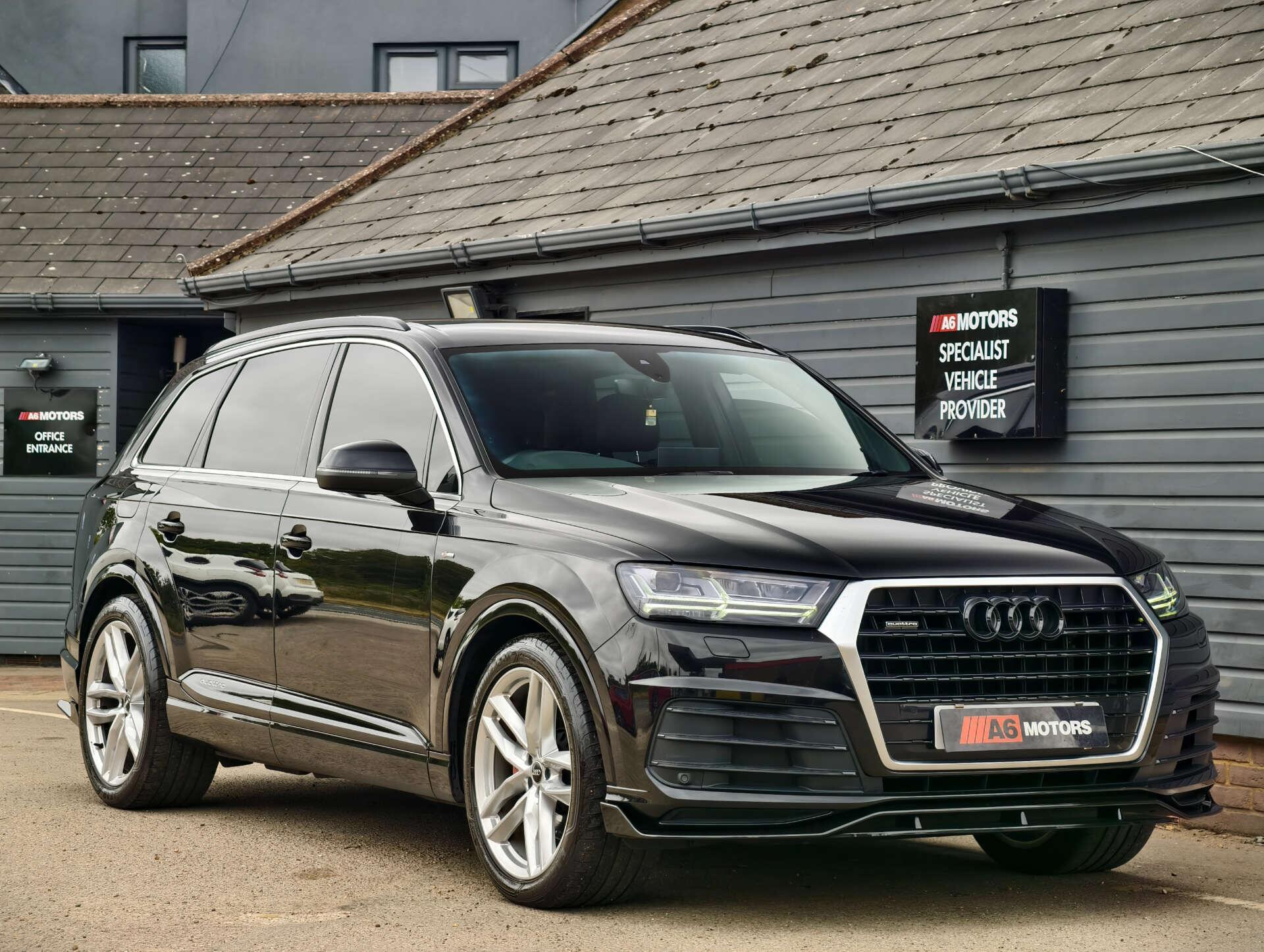 Audi Q7 view 8