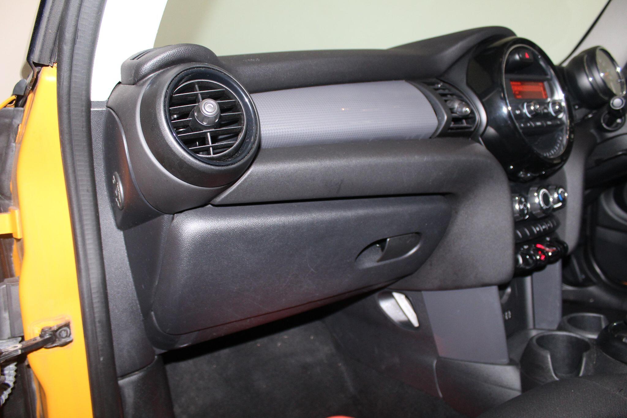 Mini Hatch view 29