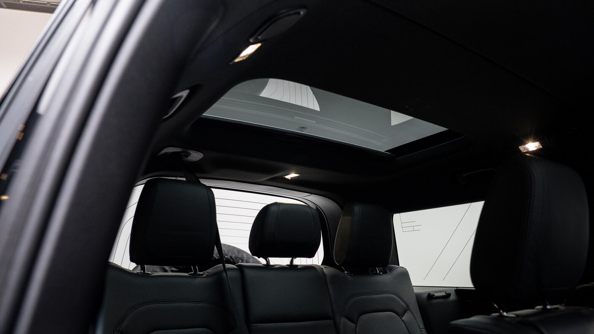 Land Rover Defender view 10