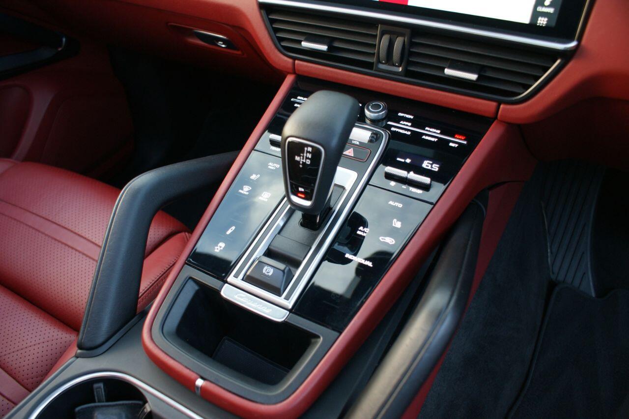 Porsche Cayenne view 54
