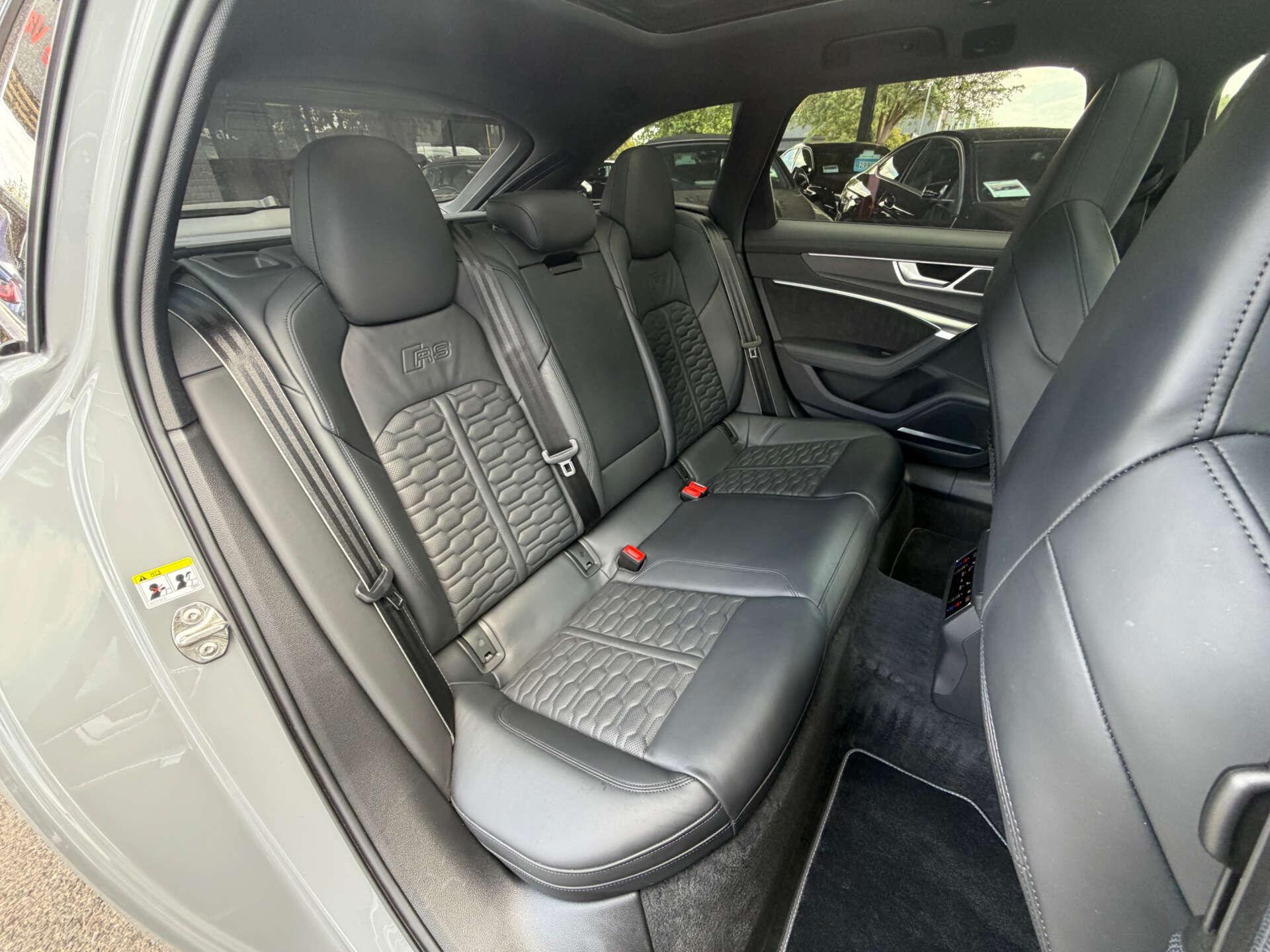 Audi RS6 Avant view 37