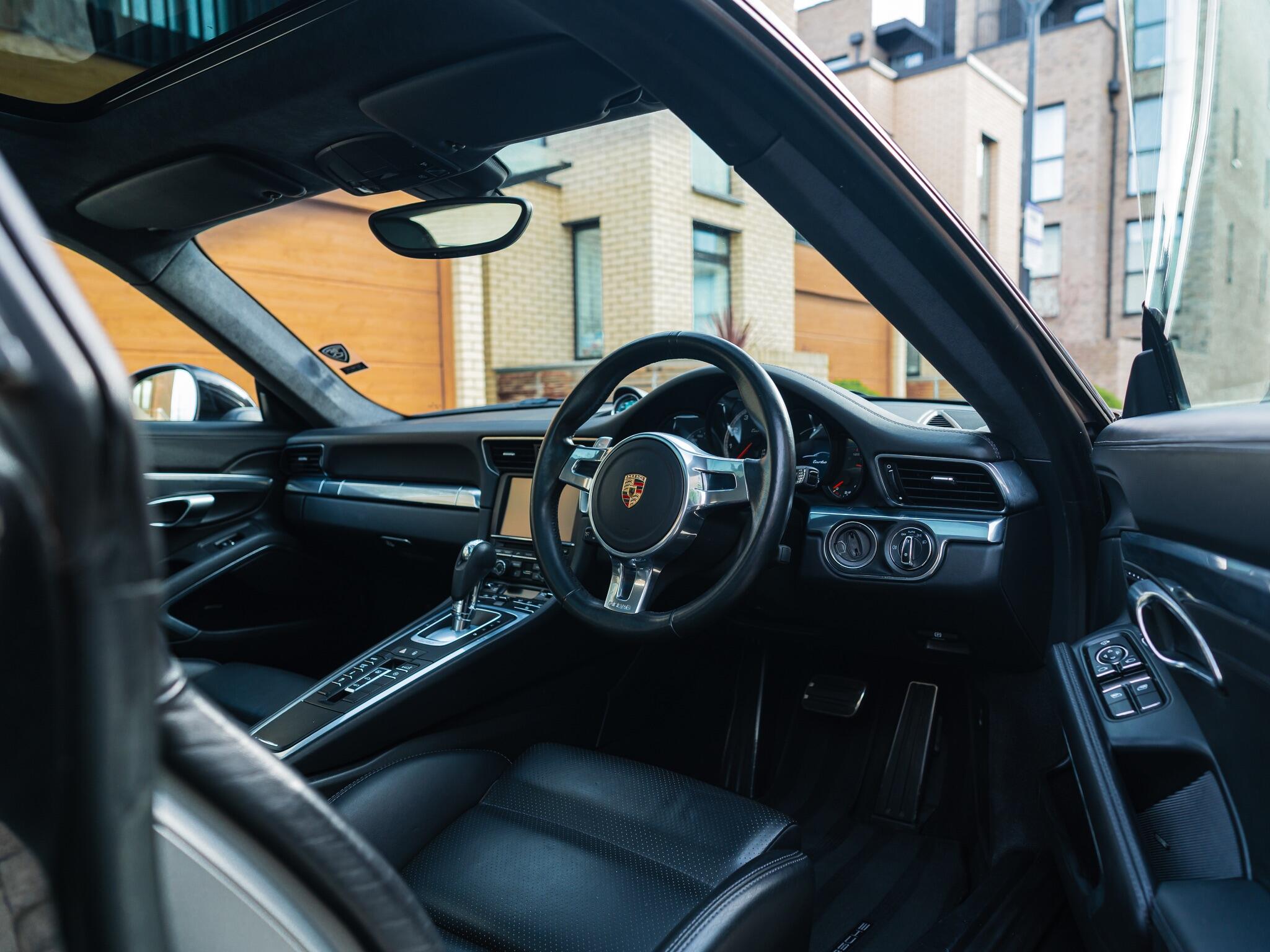 Porsche 911 view 12