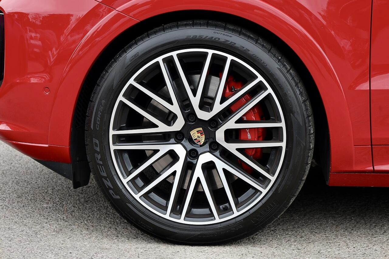 Porsche Cayenne view 44