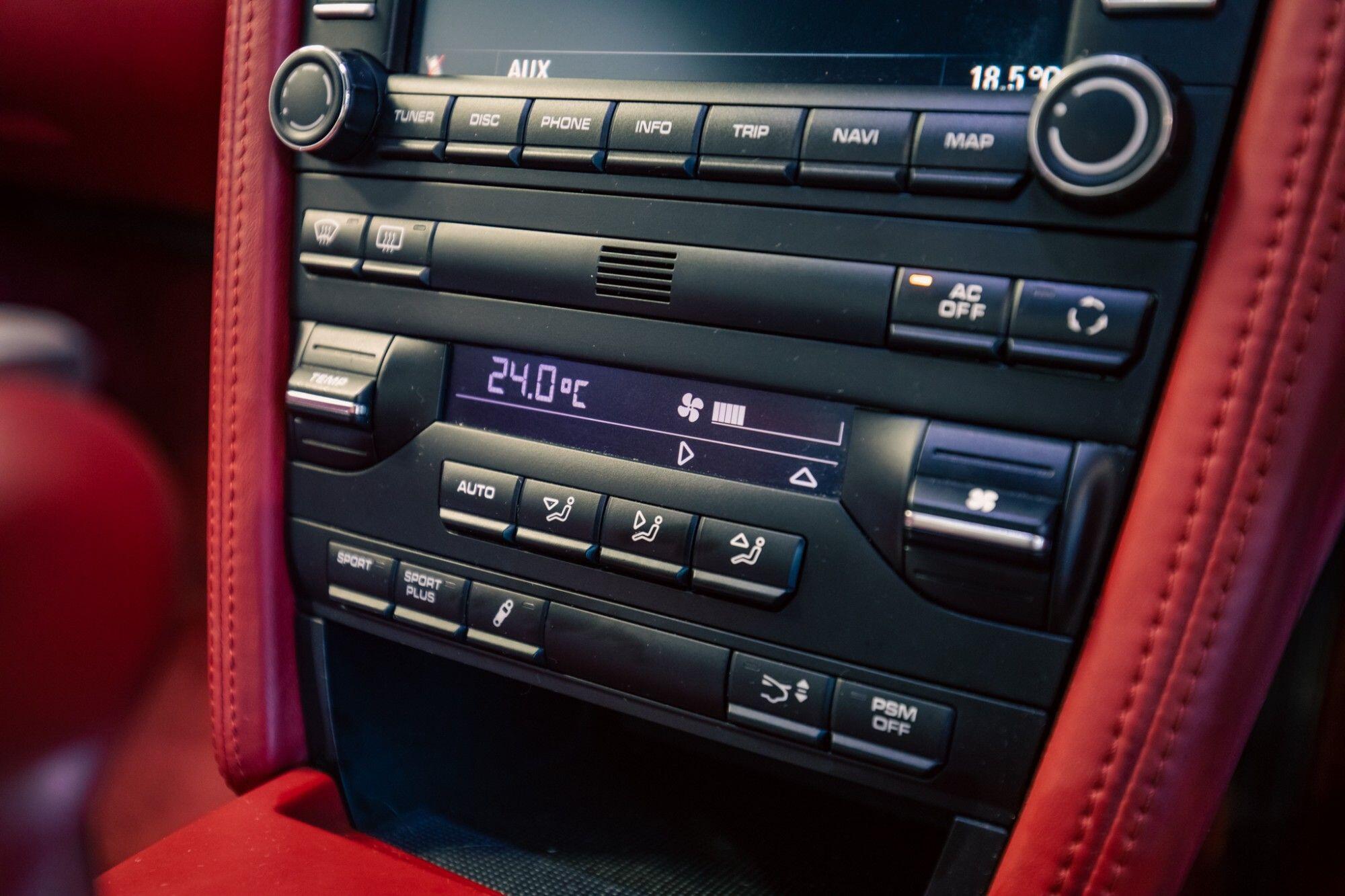 Porsche 911 view 26