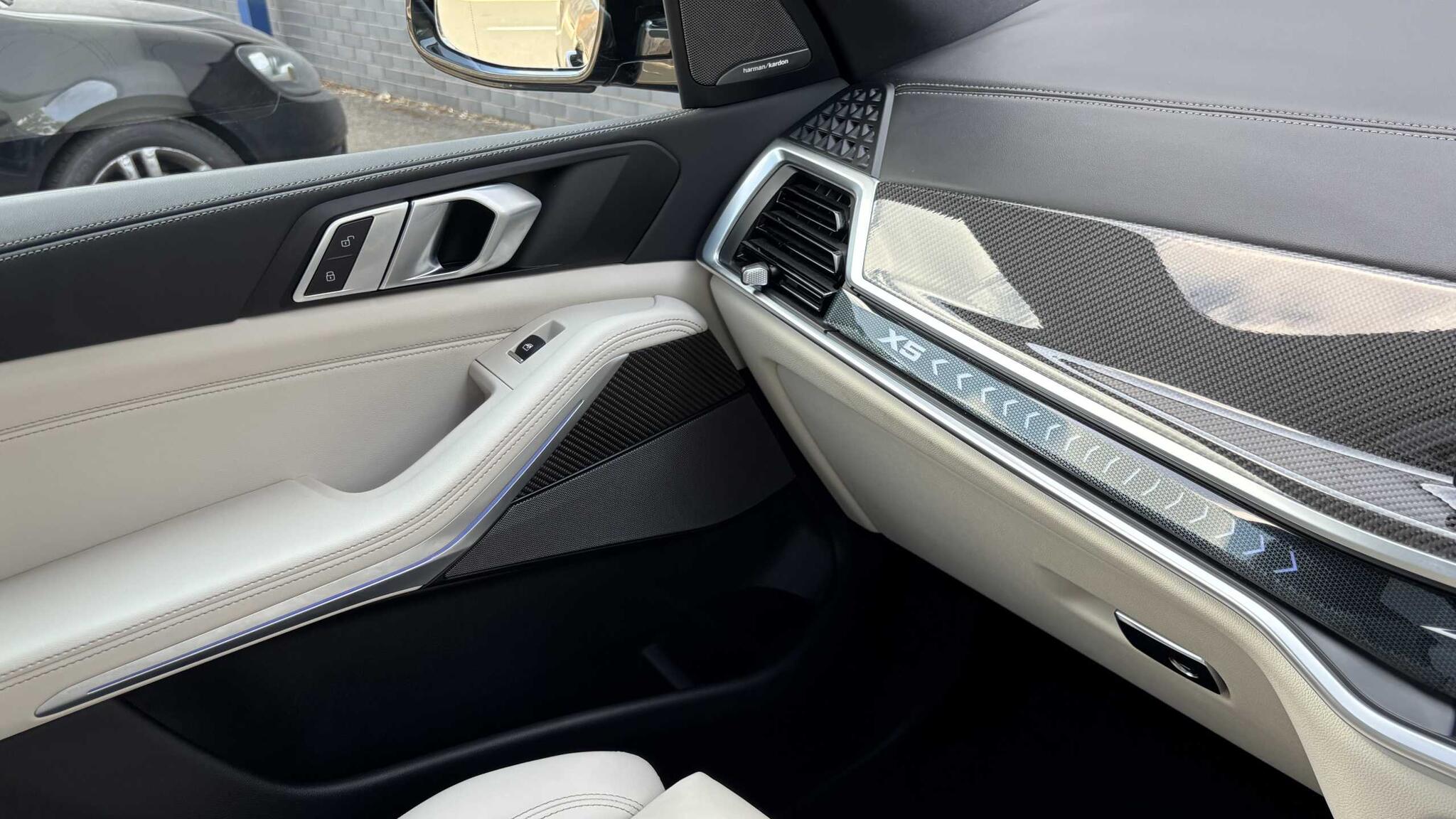BMW X5 view 25