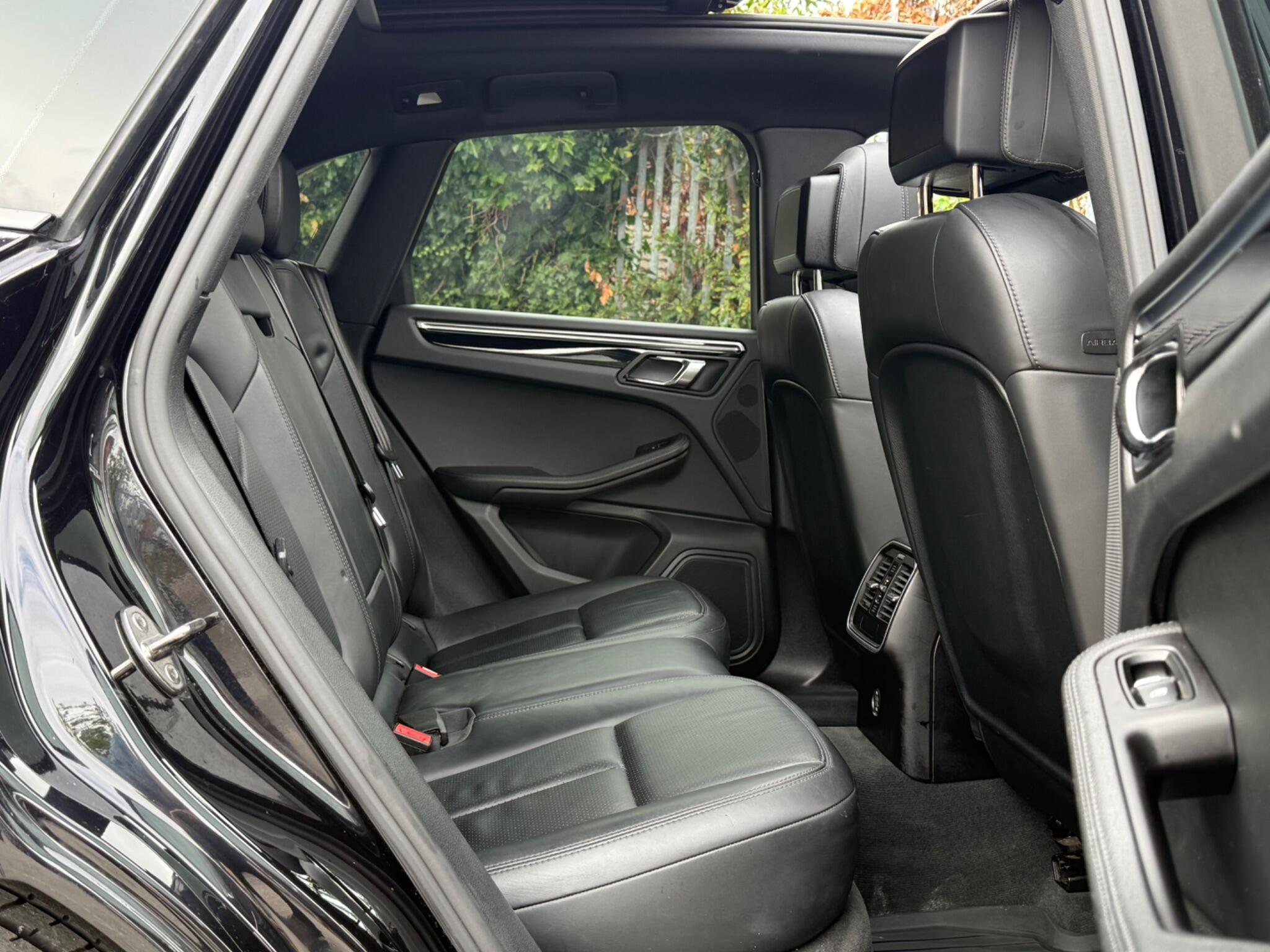 Porsche Macan view 16