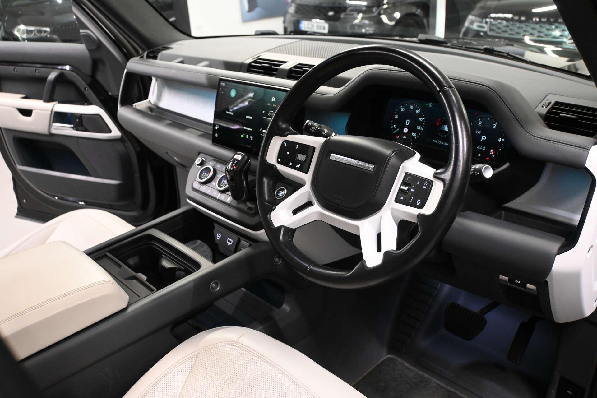 Land Rover Defender view 19