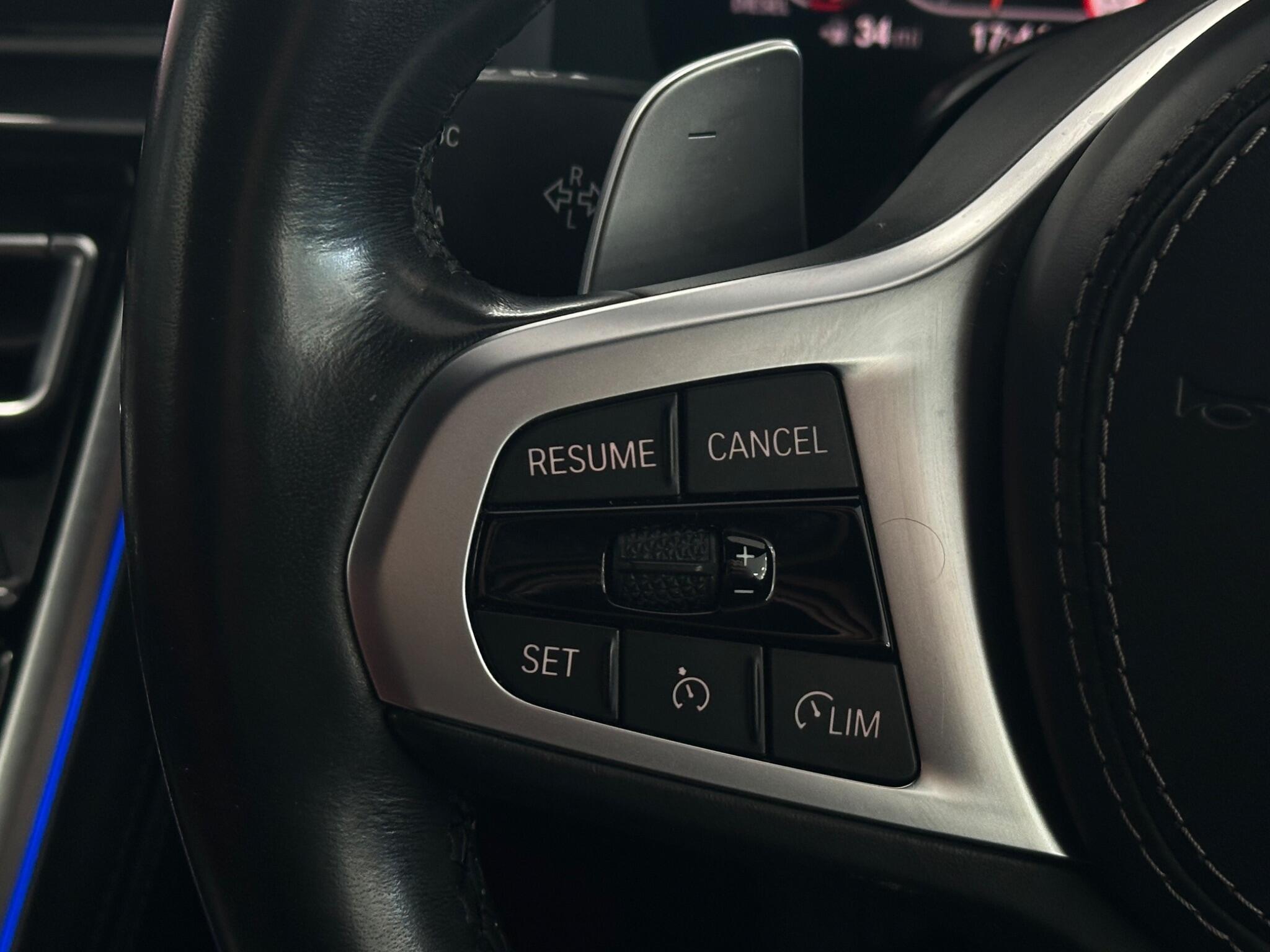 BMW 8 Series view 25