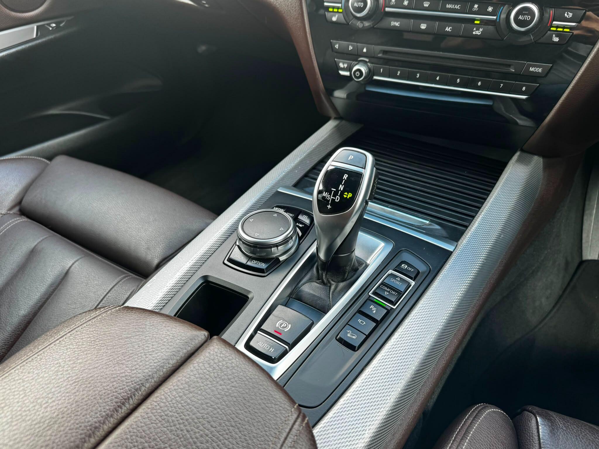 BMW X5 view 16