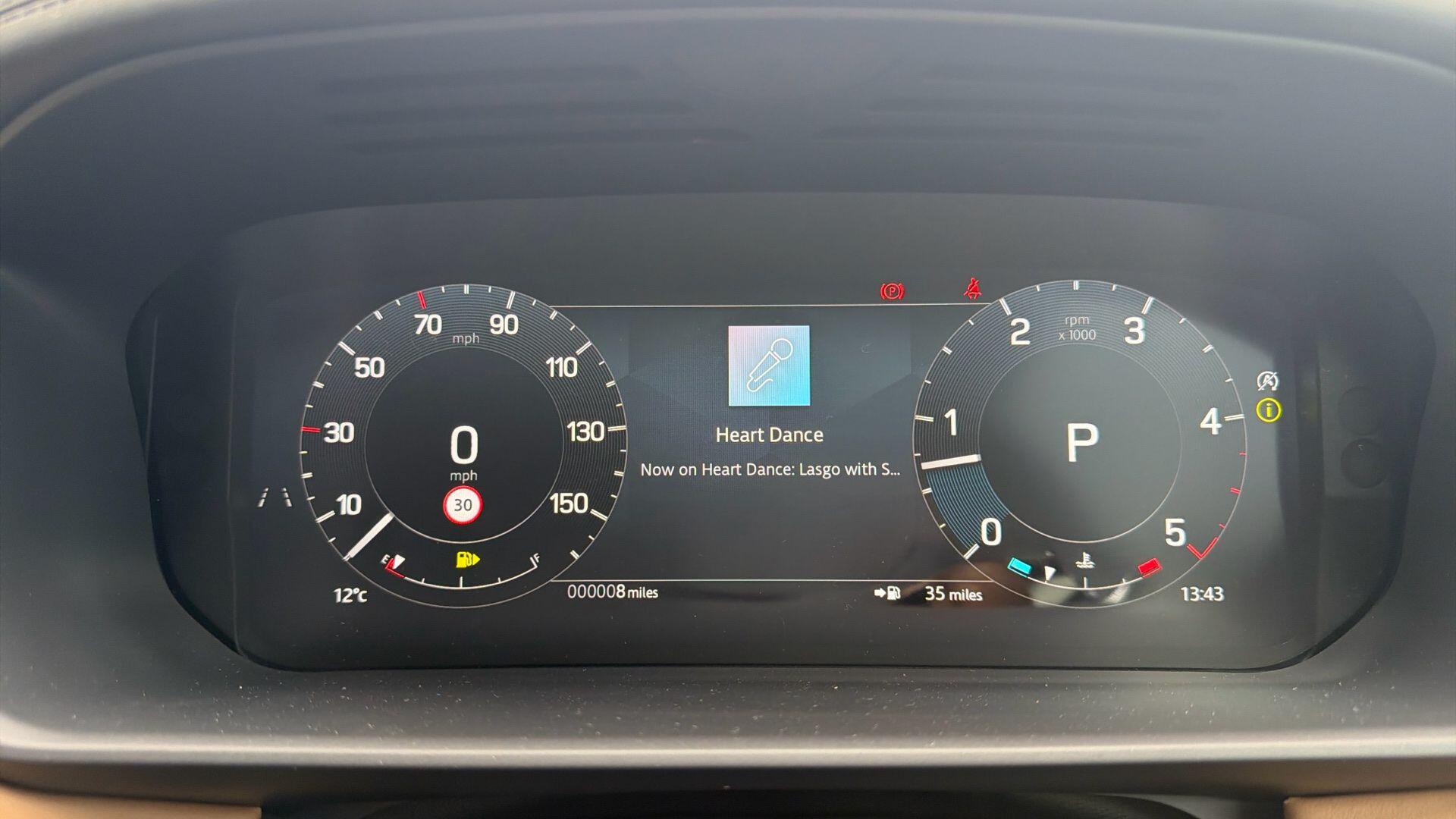 Land Rover Discovery view 30