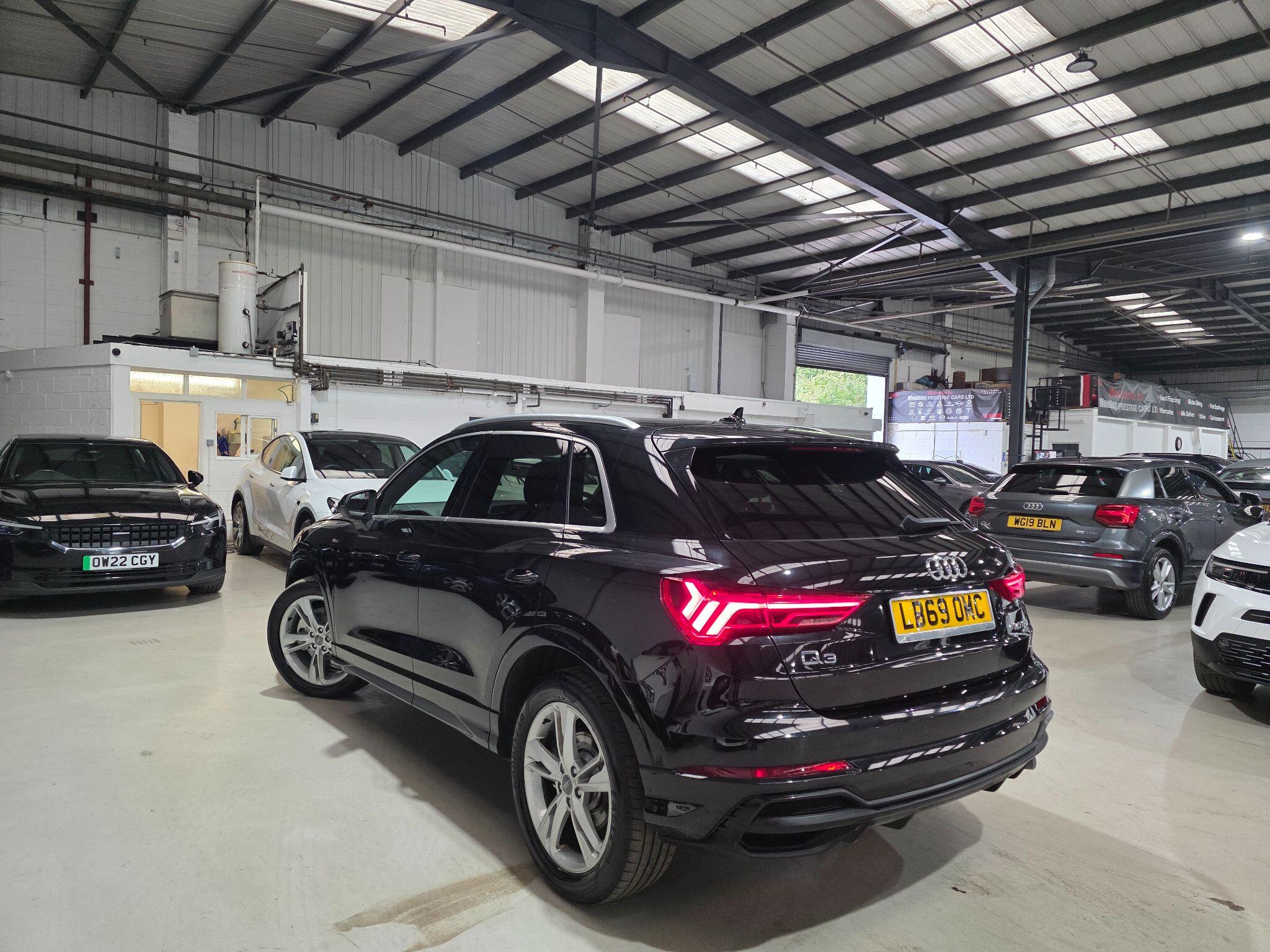 Audi Q3 view 28