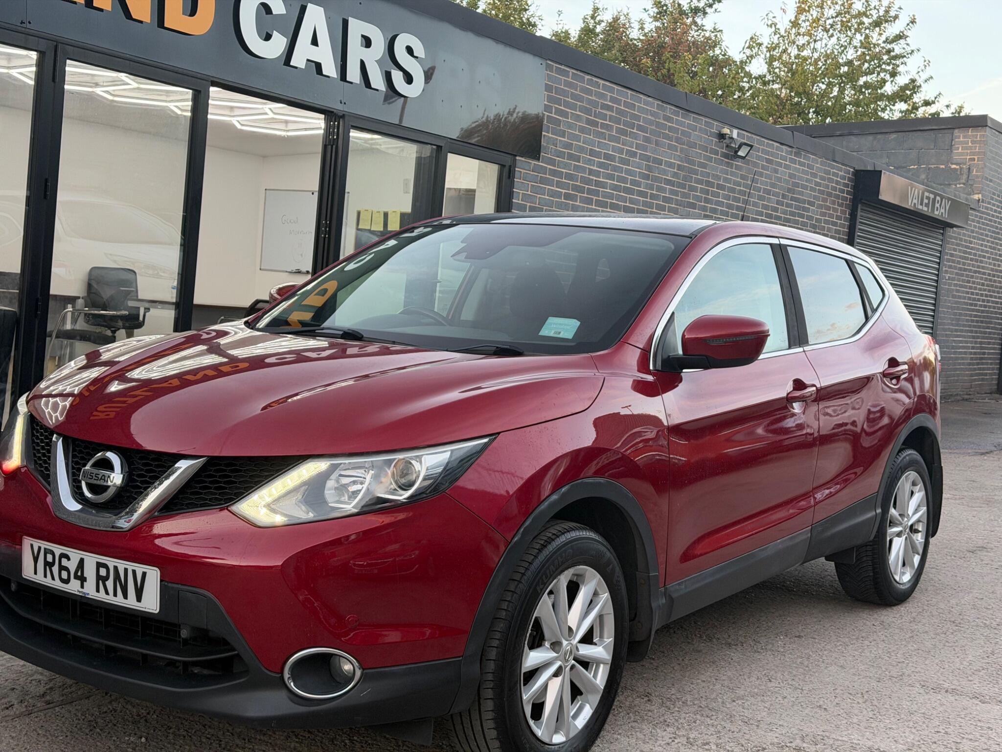 2014 Nissan Qashqai in Red for sale