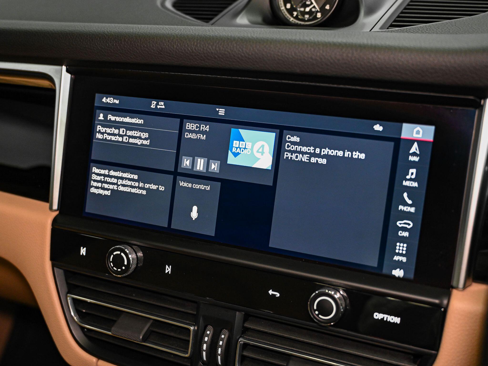 Porsche Macan view 13