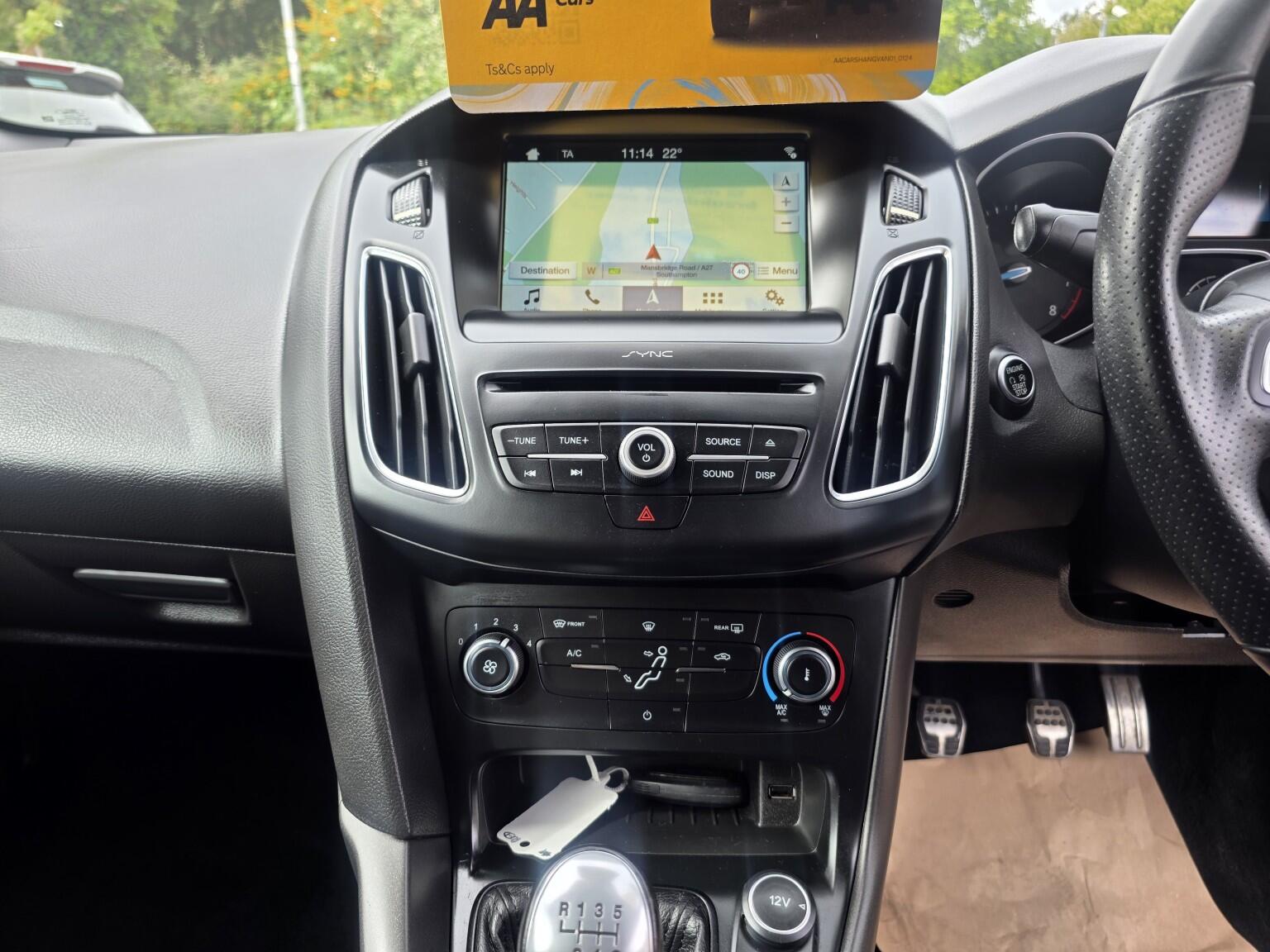 Ford Focus view 15
