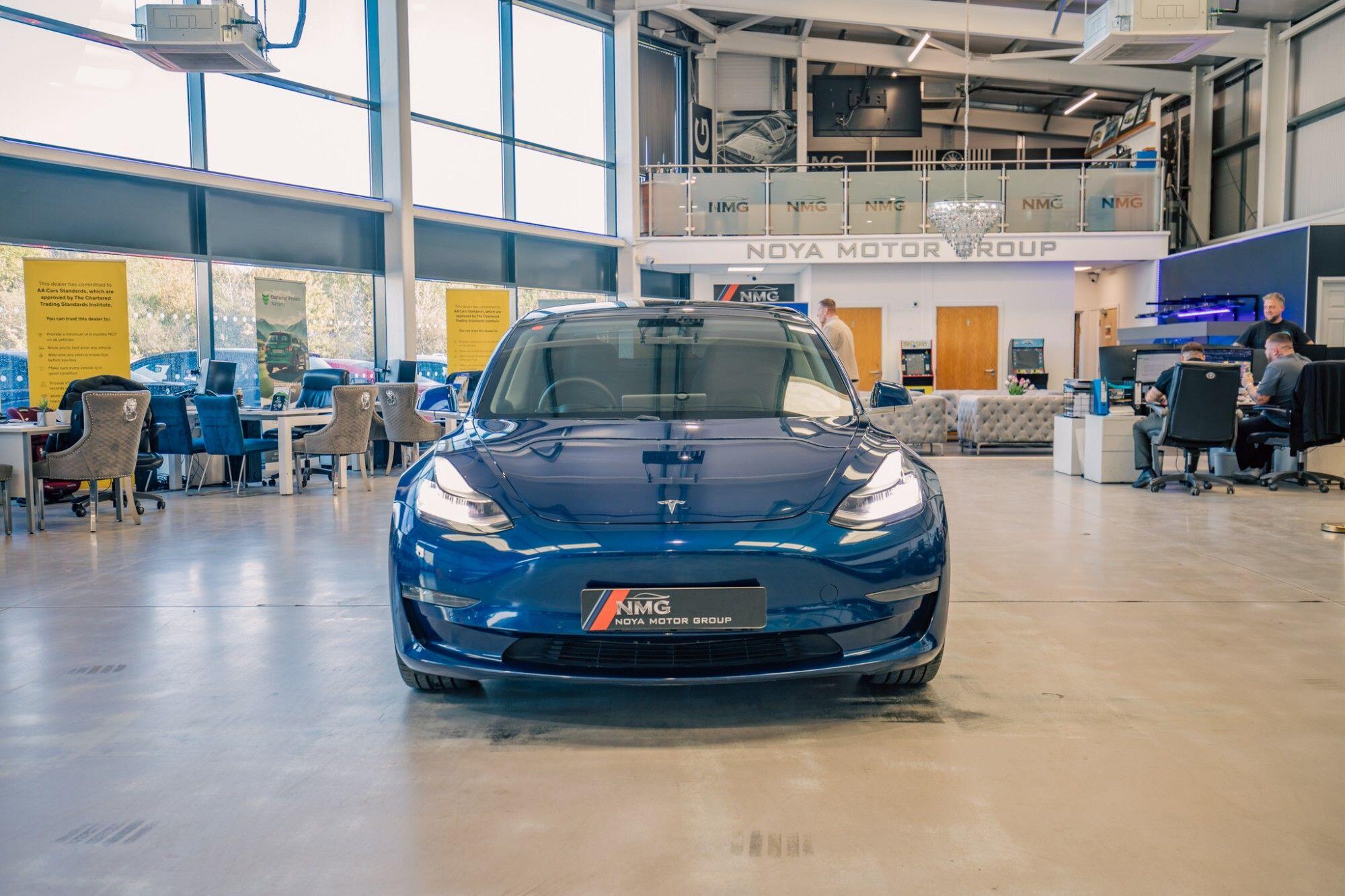 Tesla Model 3 view 21