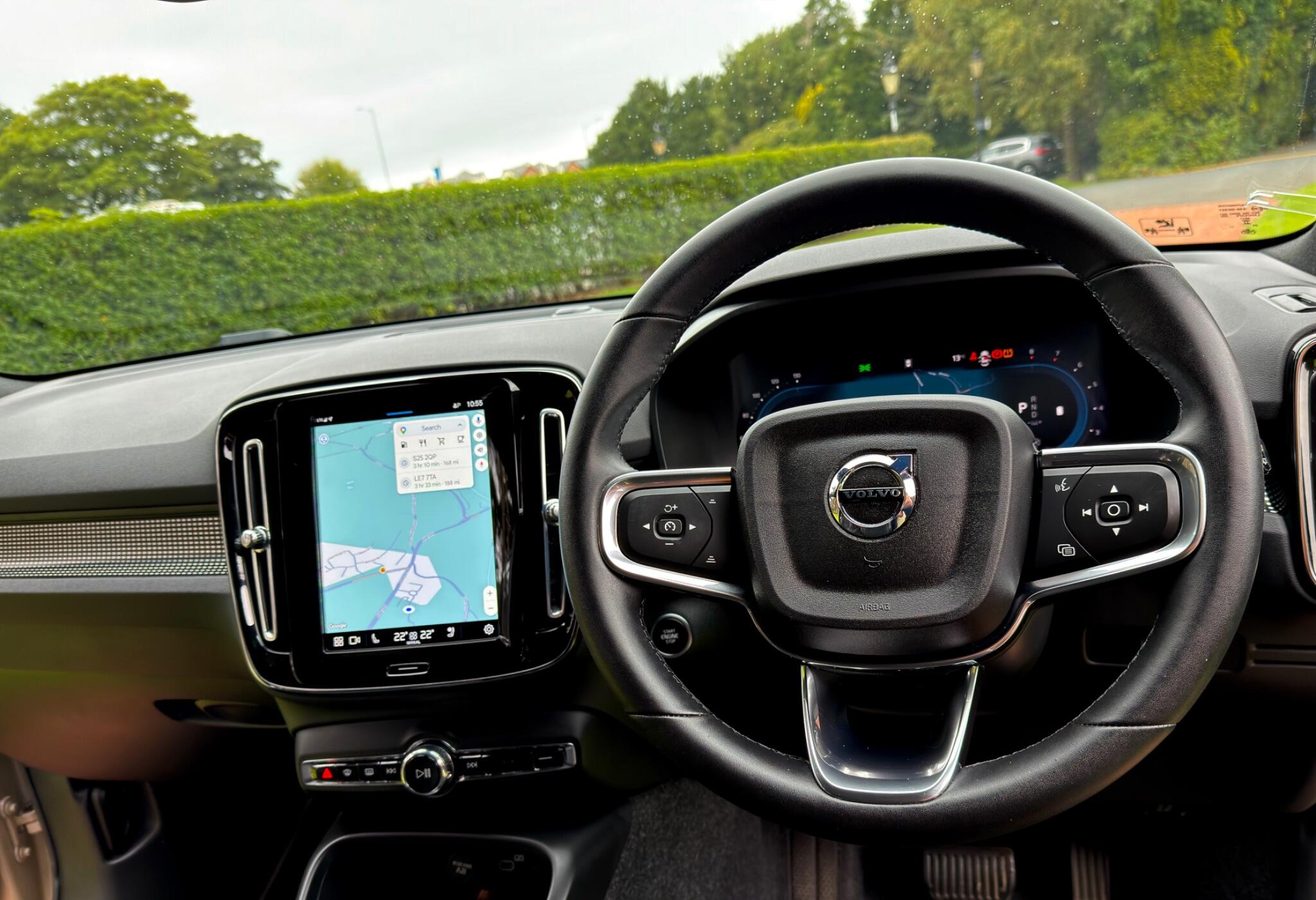 Volvo XC40 view 3