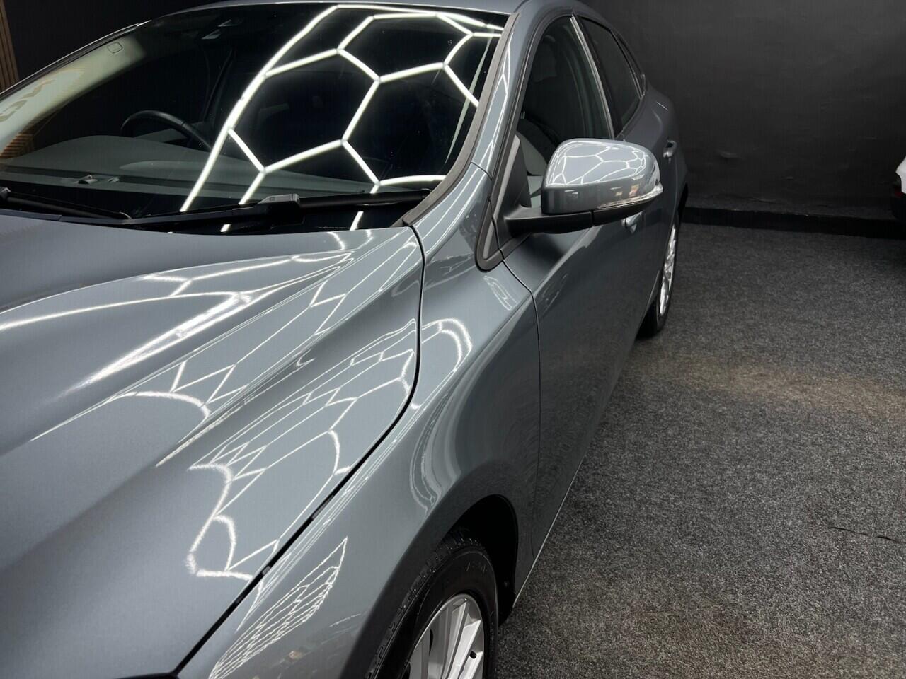 Volvo V40 view 23