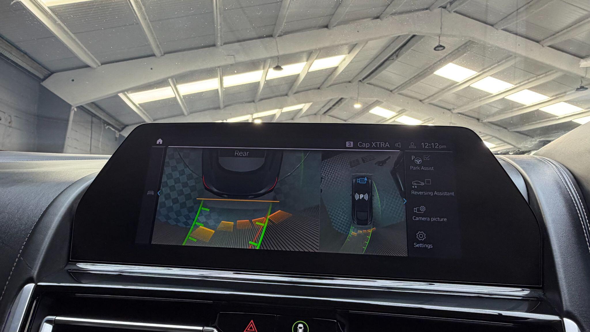 BMW 8 Series view 32