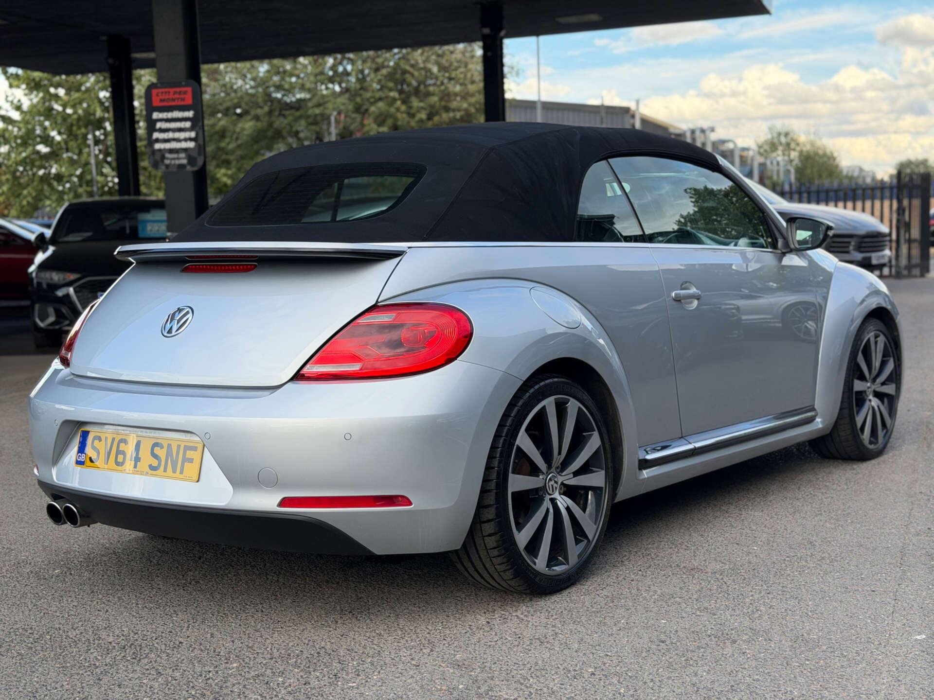 Volkswagen Beetle view 25