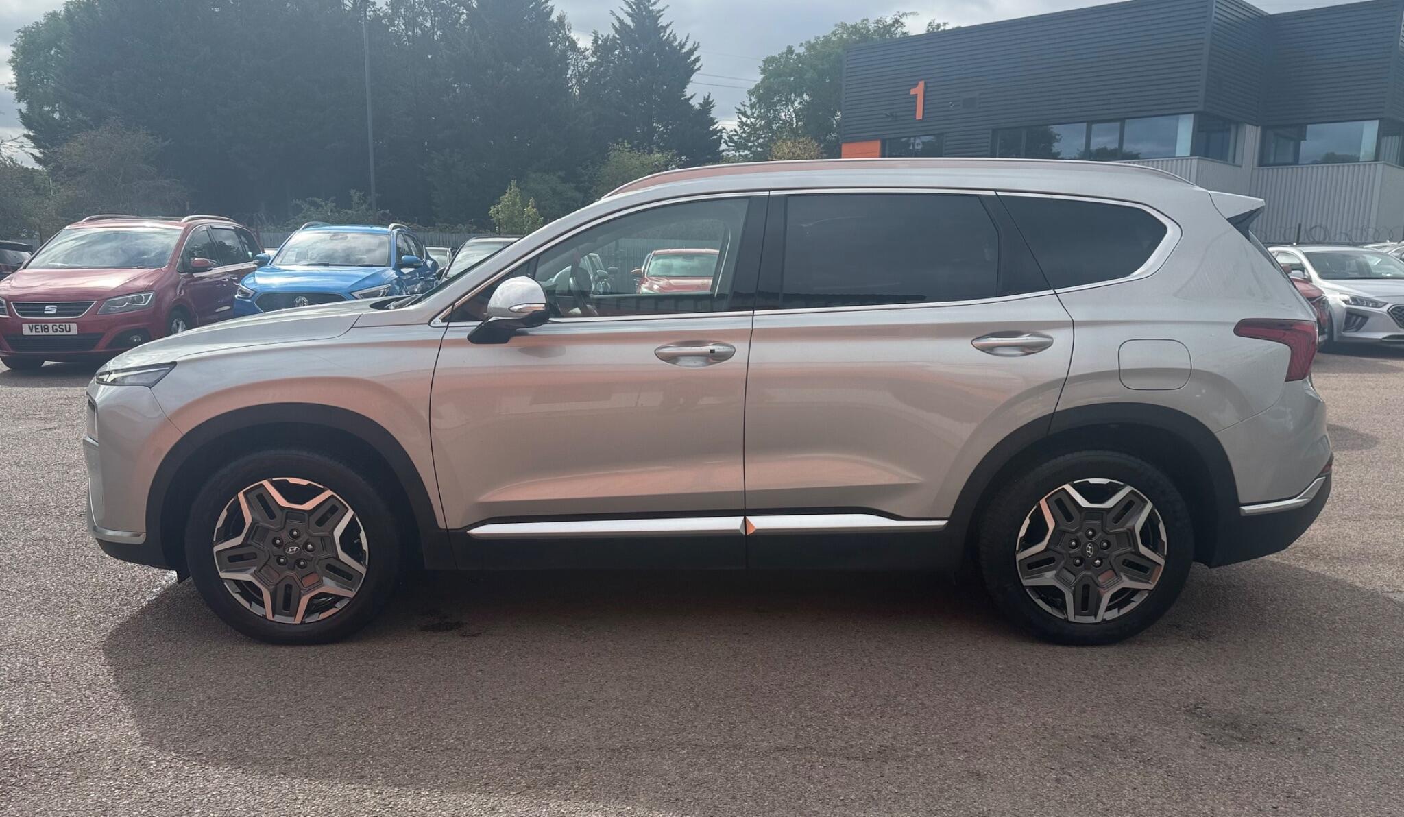 Hyundai Santa FE view 5
