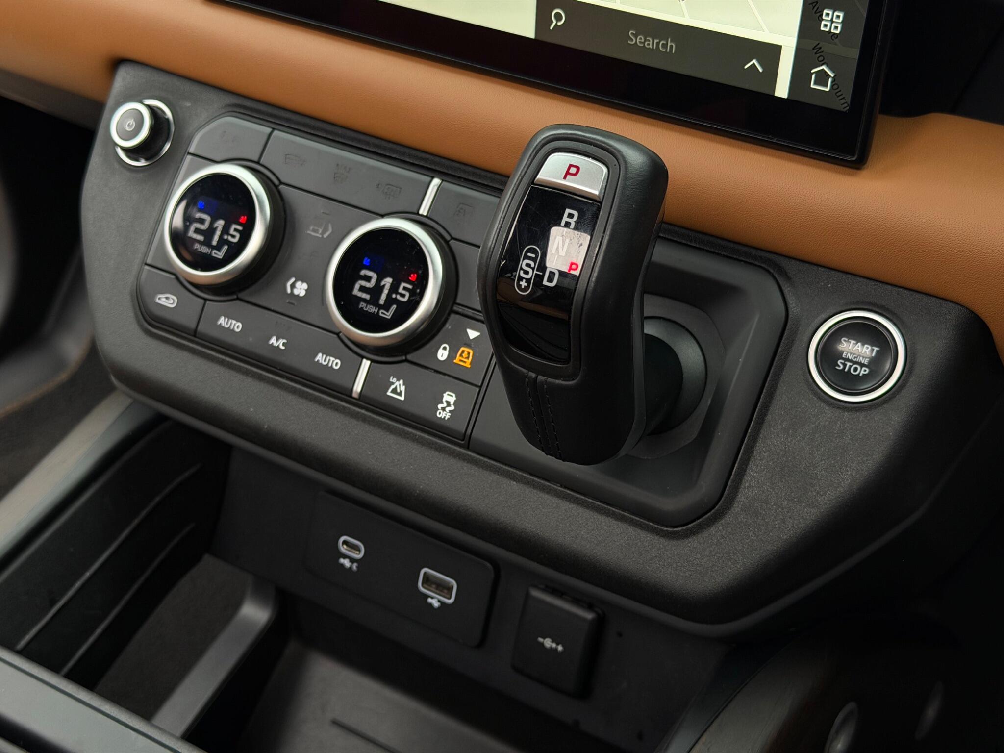 Land Rover Defender view 31