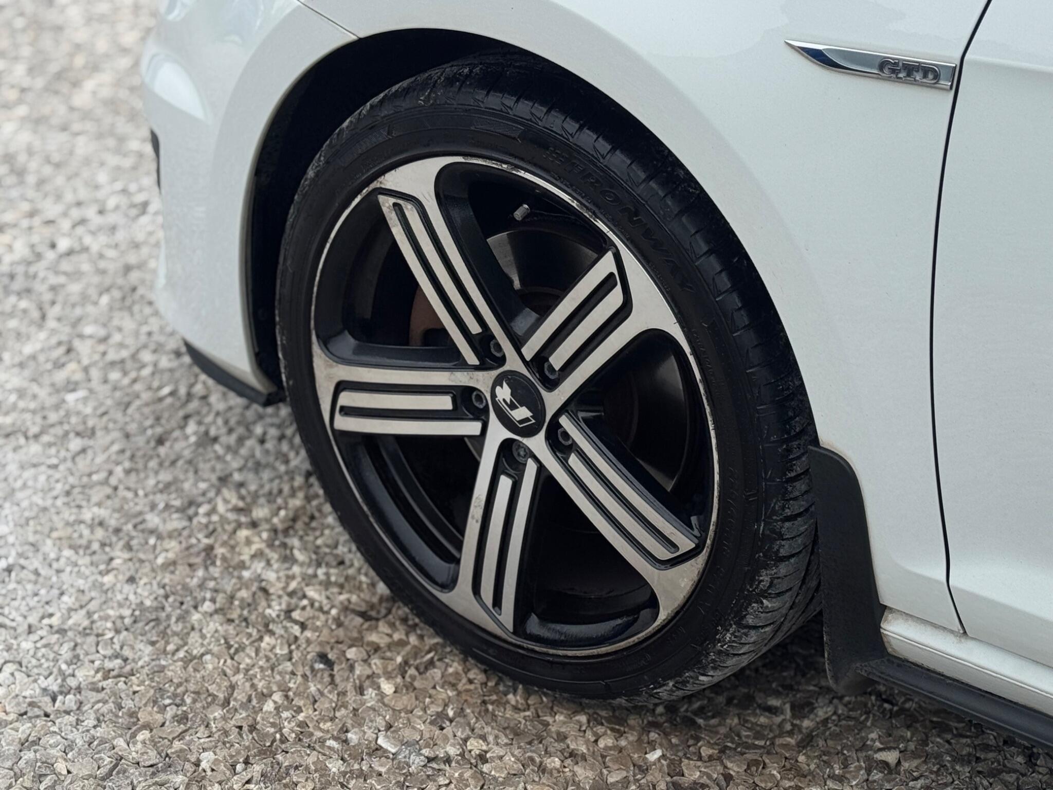 Volkswagen Golf view 75