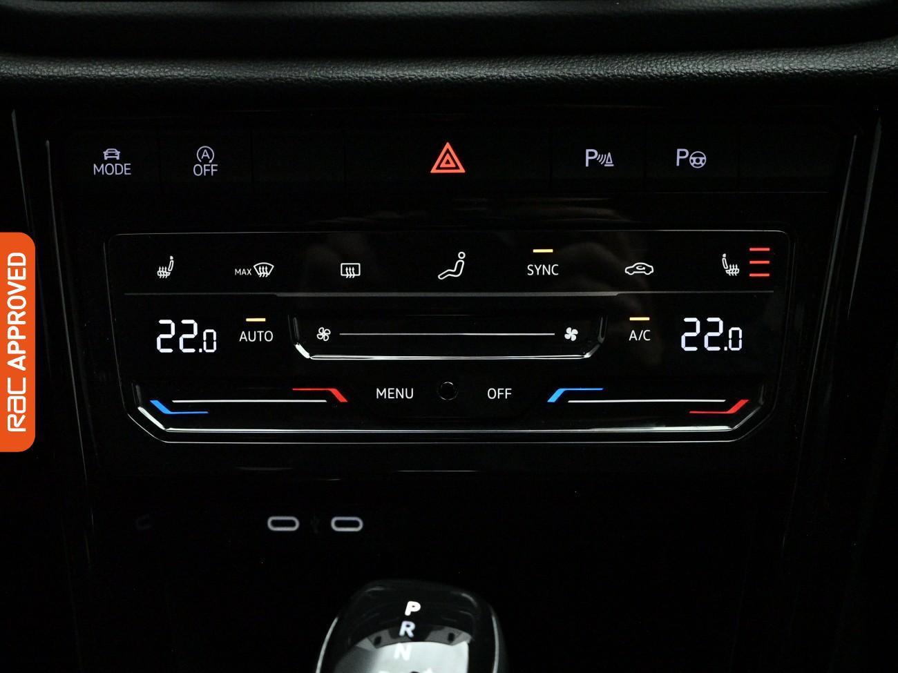 Volkswagen T-Roc view 17