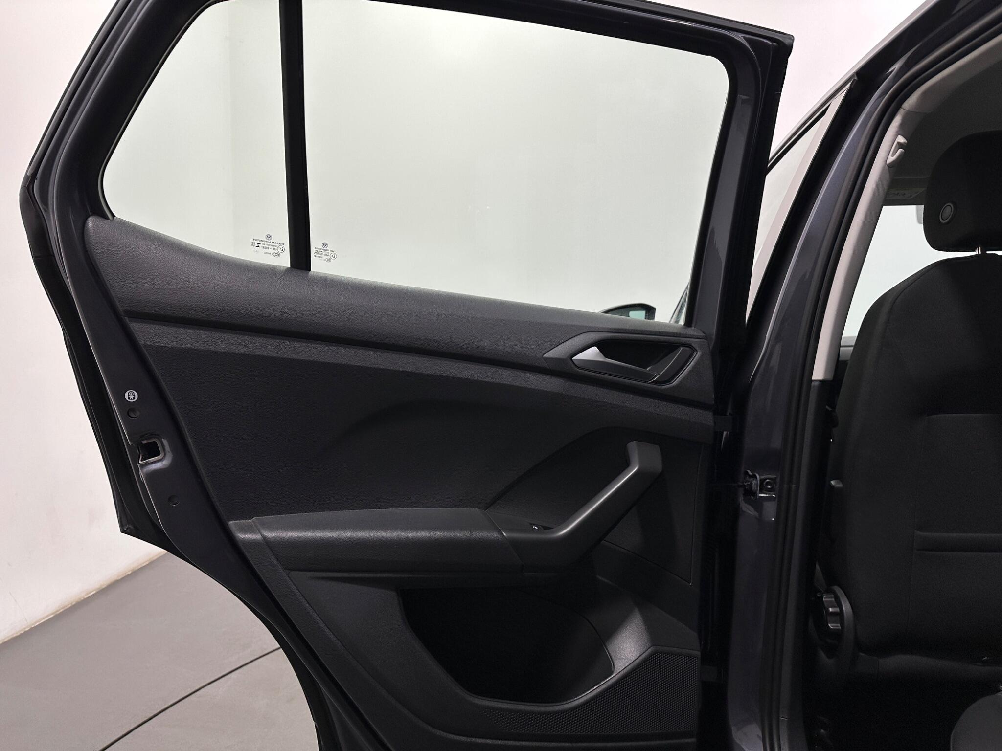 Volkswagen T-Cross view 37