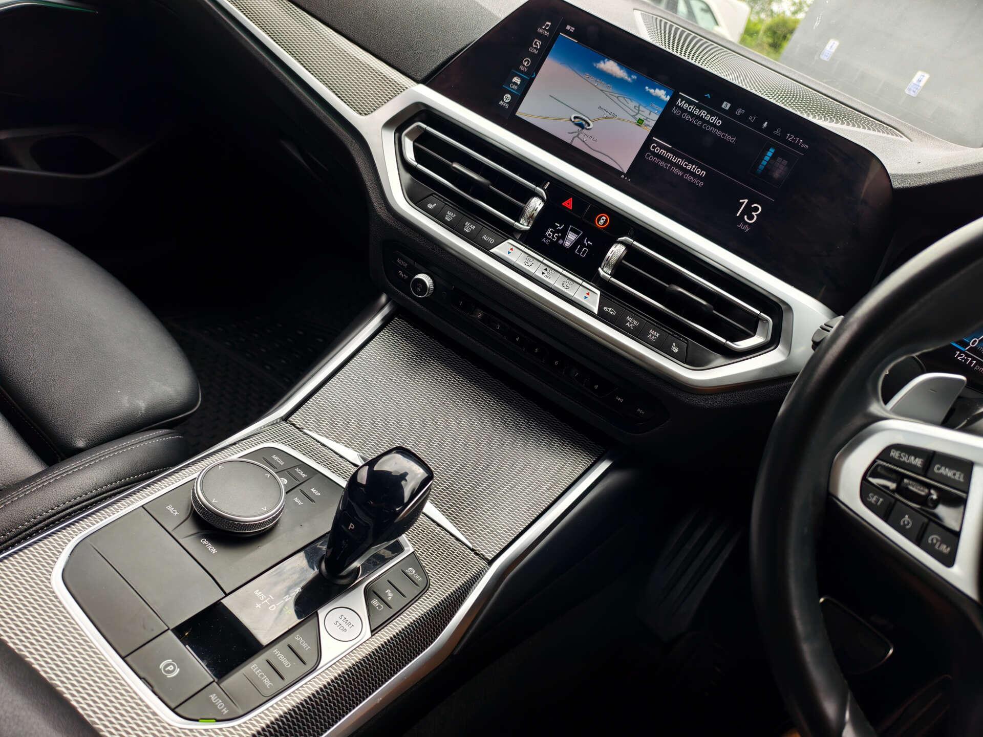BMW 3 Series view 18