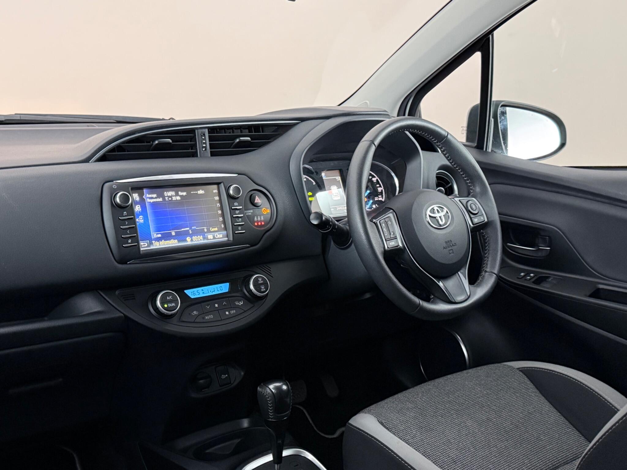 Toyota Yaris view 4