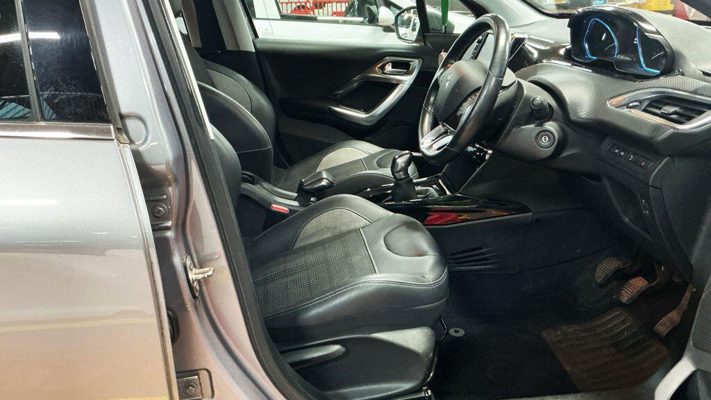 Peugeot 2008 view 11