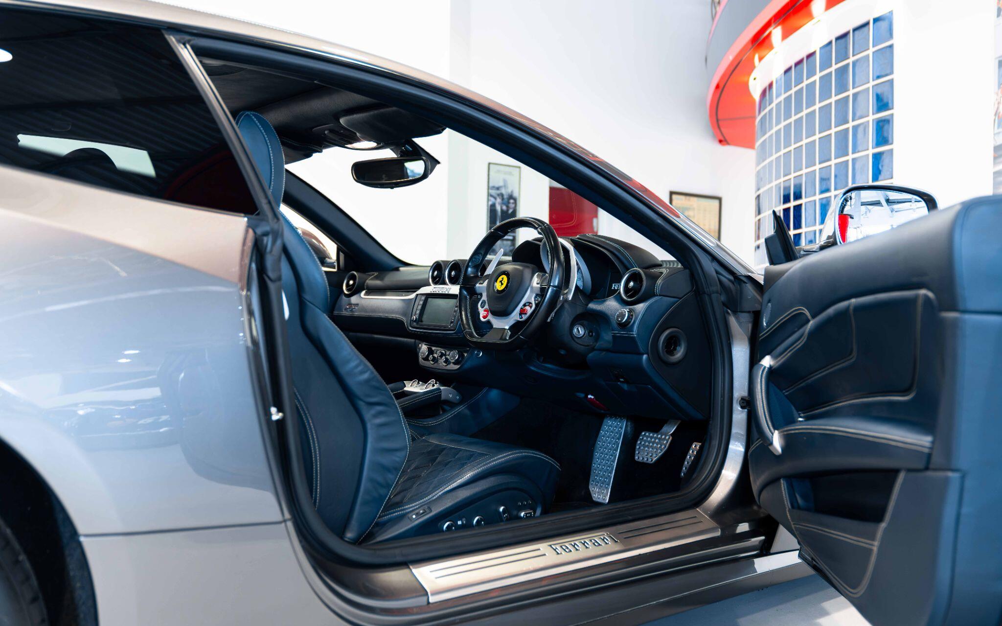 Ferrari FF view 13