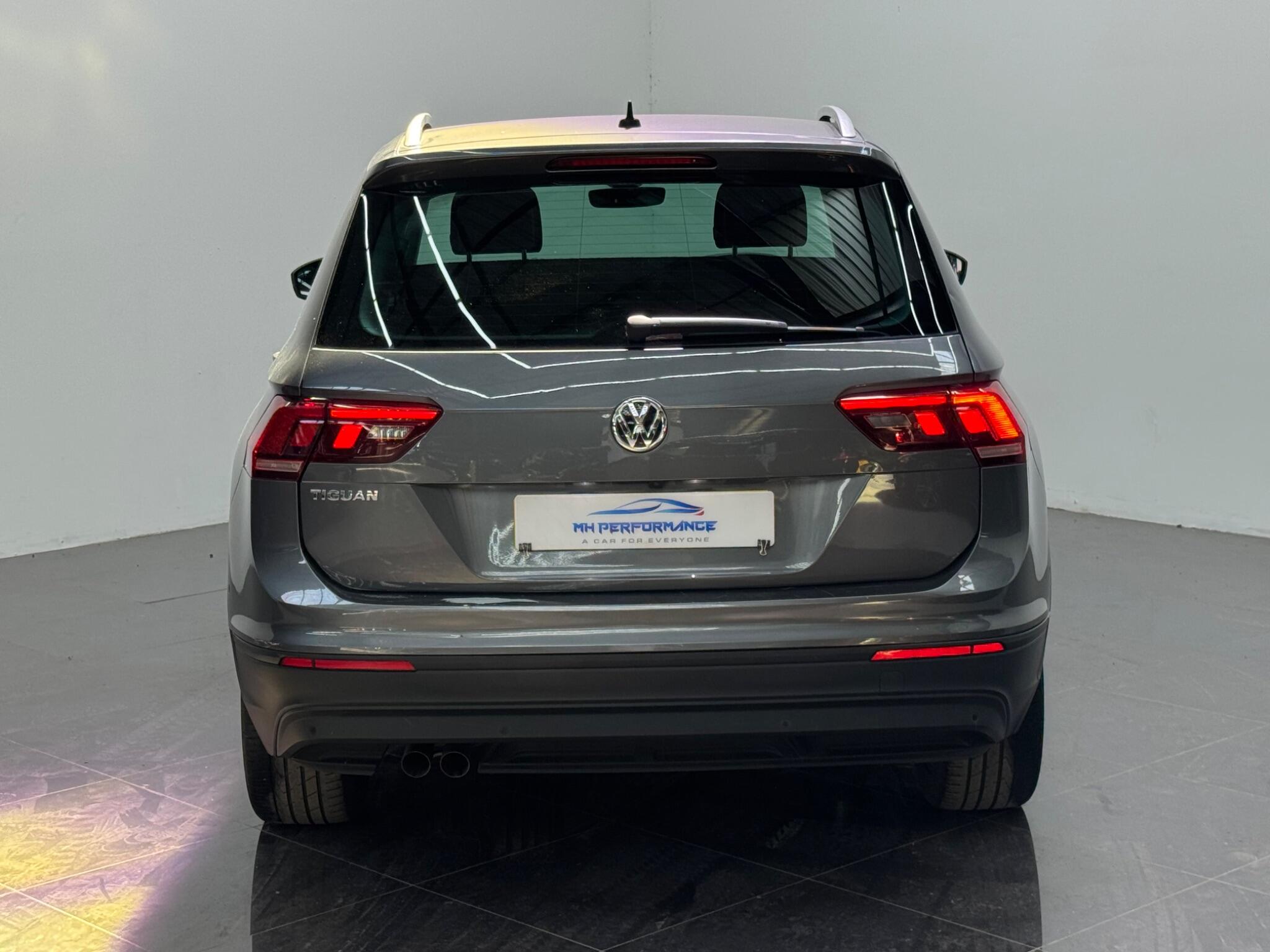 Volkswagen Tiguan view 45