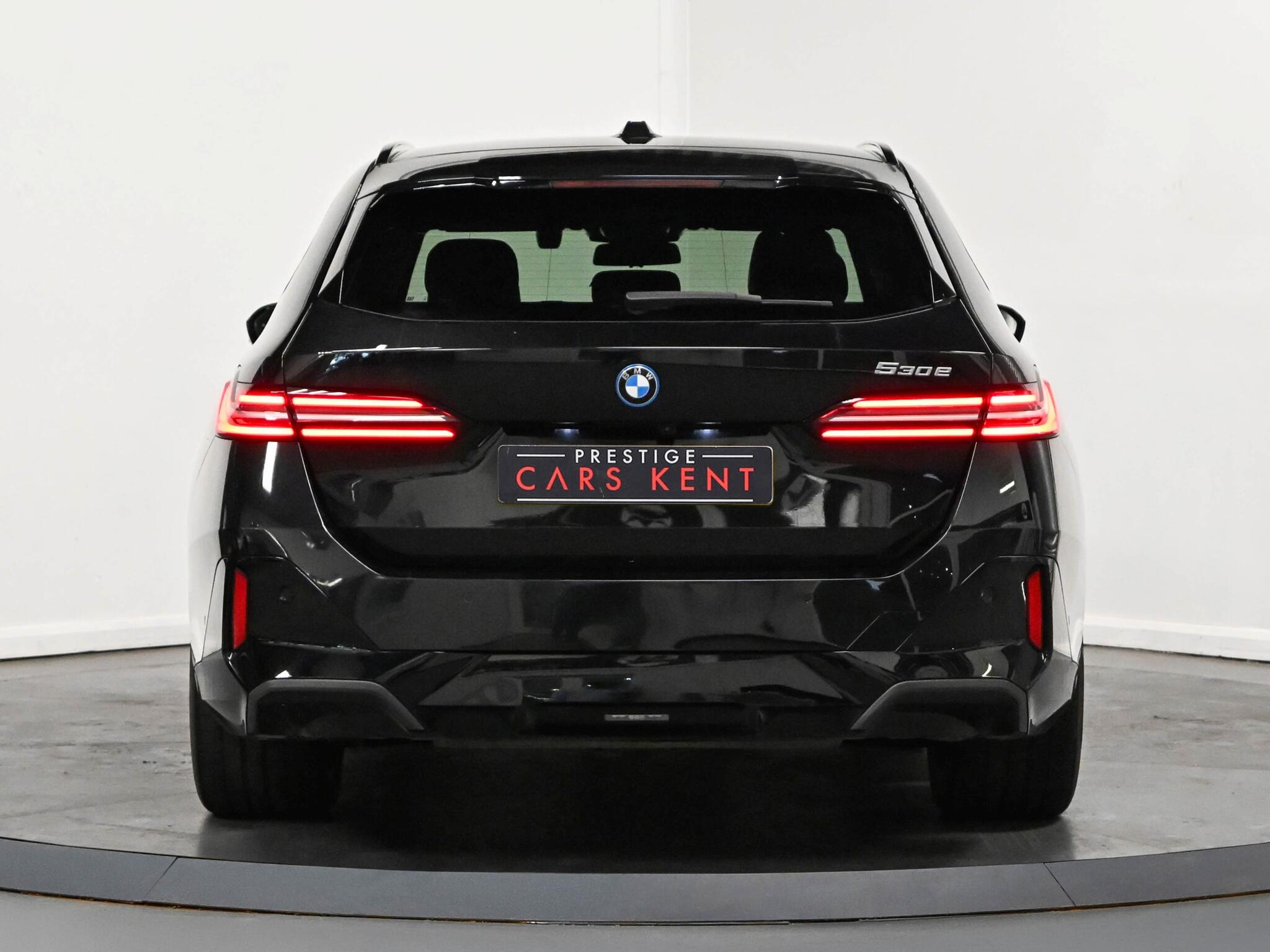 BMW 5 Series view 22