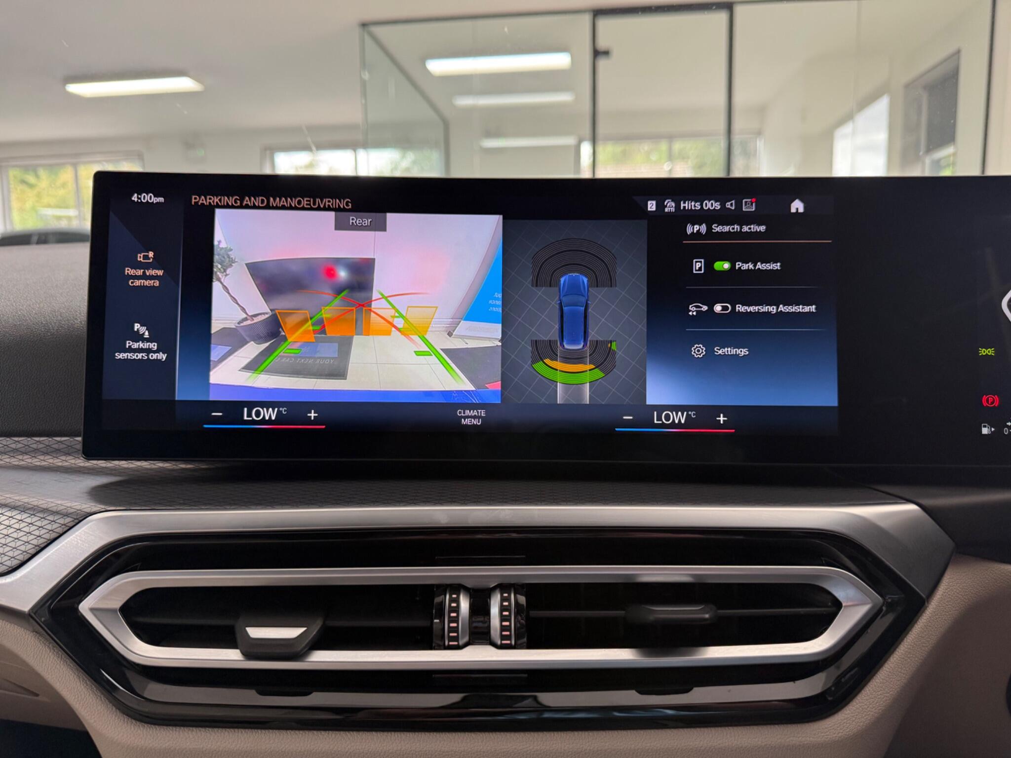 BMW 3 Series view 11