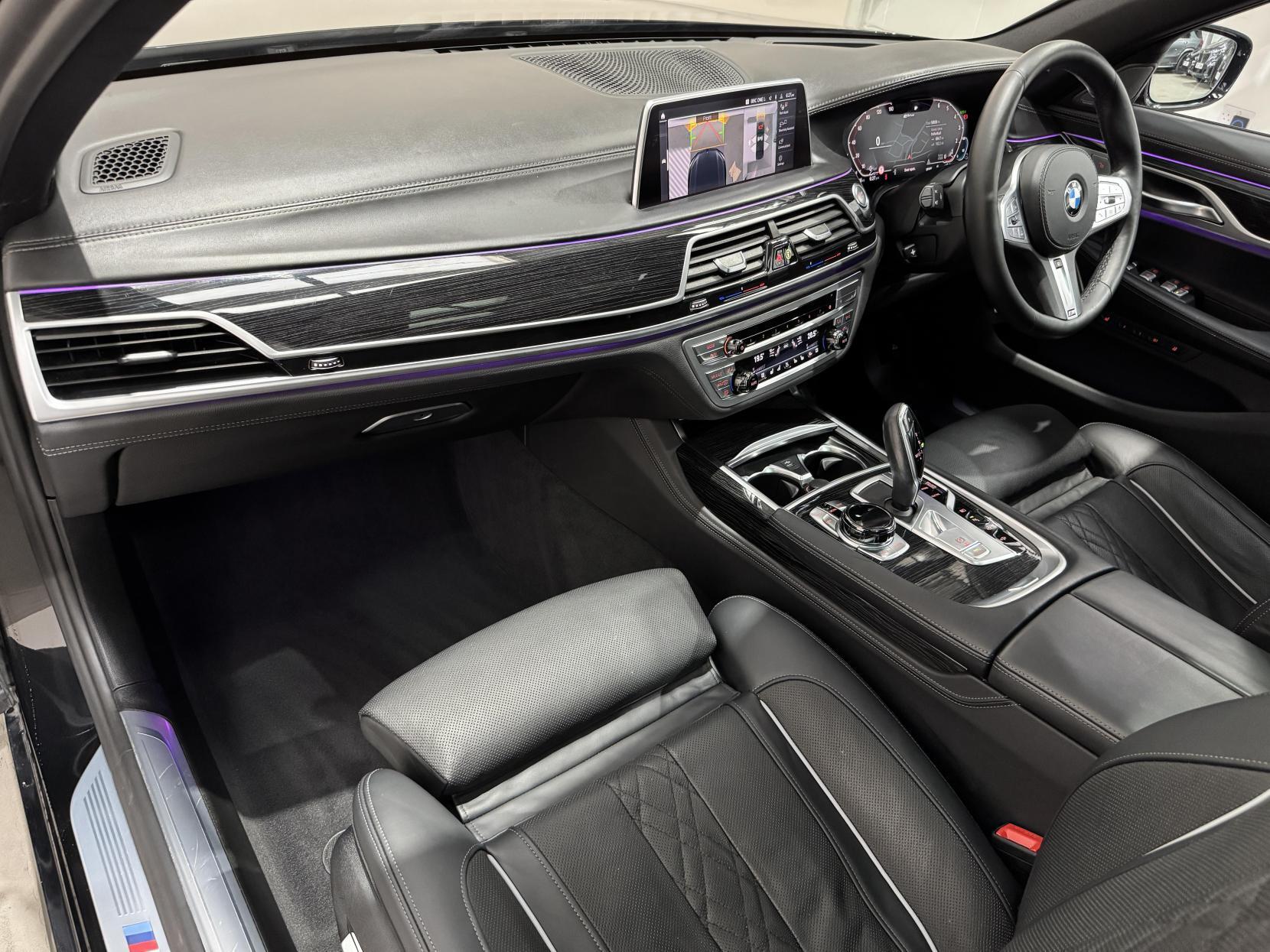 BMW 7 Series view 63